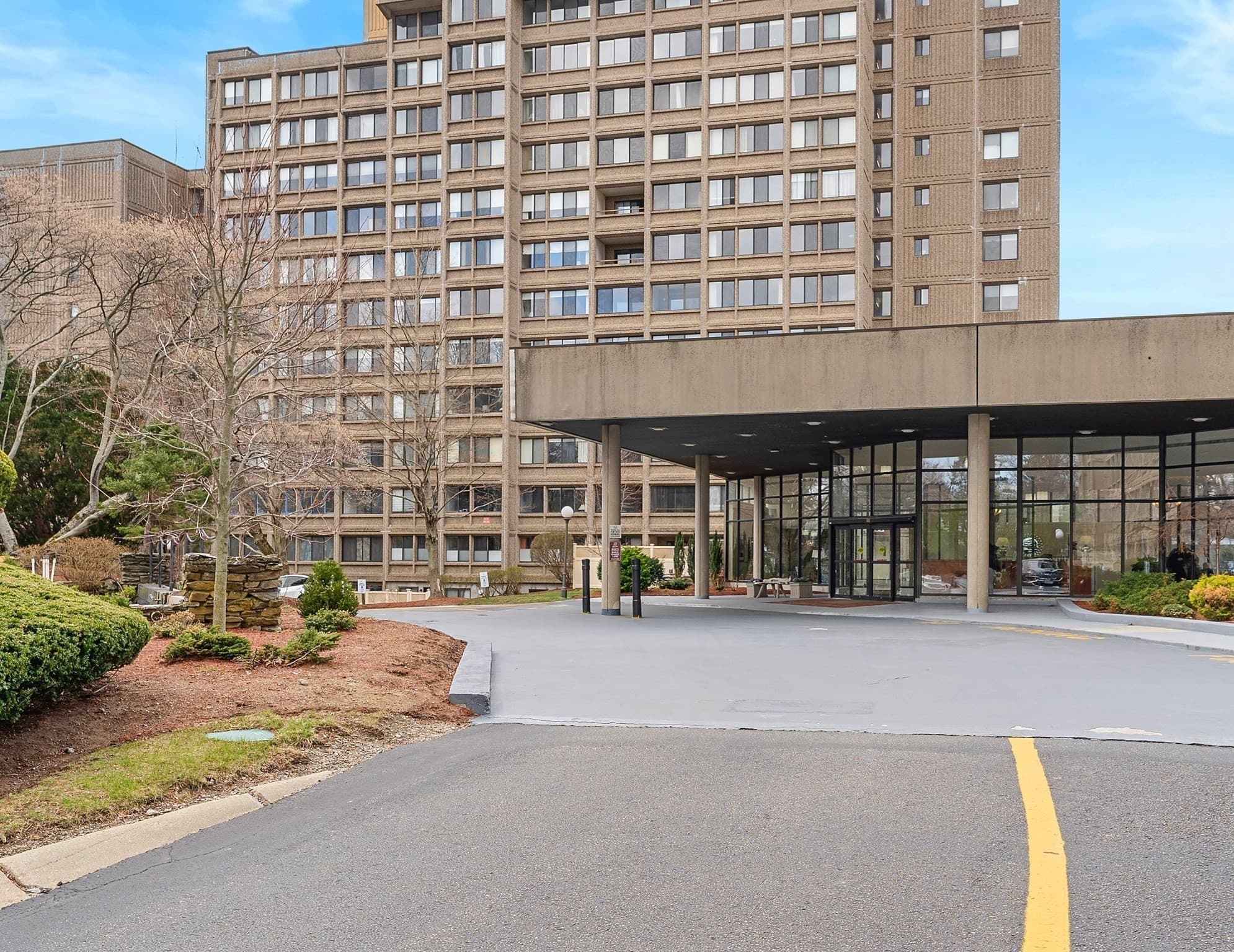 Condominium at 250 Hammond Pond Parkway, Newton MA 02467, photo 2 of 22