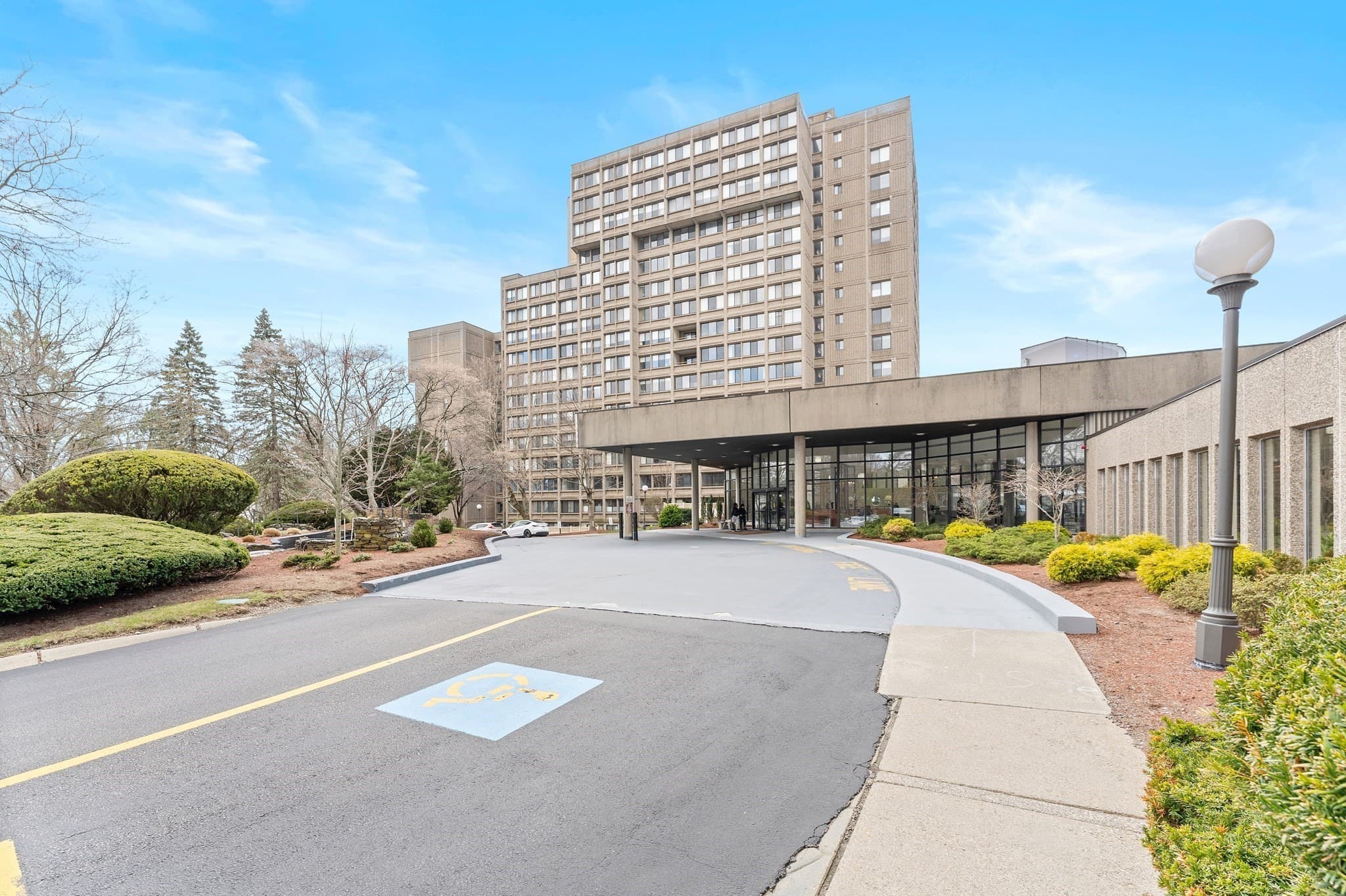 Condominium at 250 Hammond Pond Parkway, Newton MA 02467, photo 3 of 22