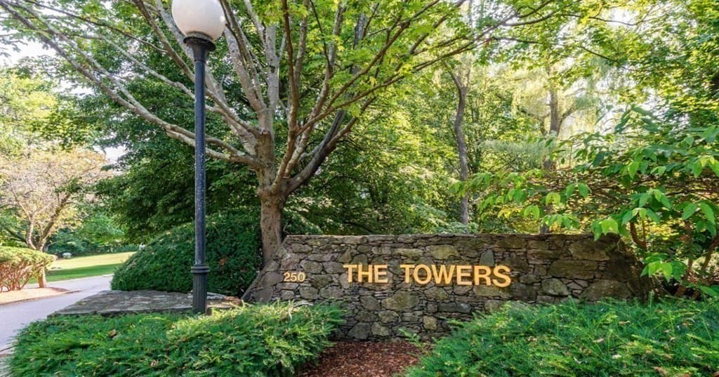 250 Hammond Pond Parkway, Newton MA 02467