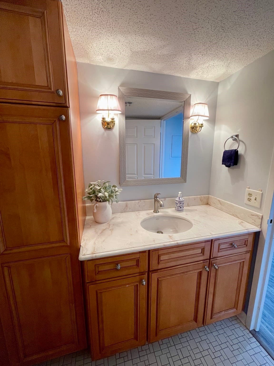 Condominium at 250 Hammond Pond Parkway, Newton MA 02467, photo 11 of 22