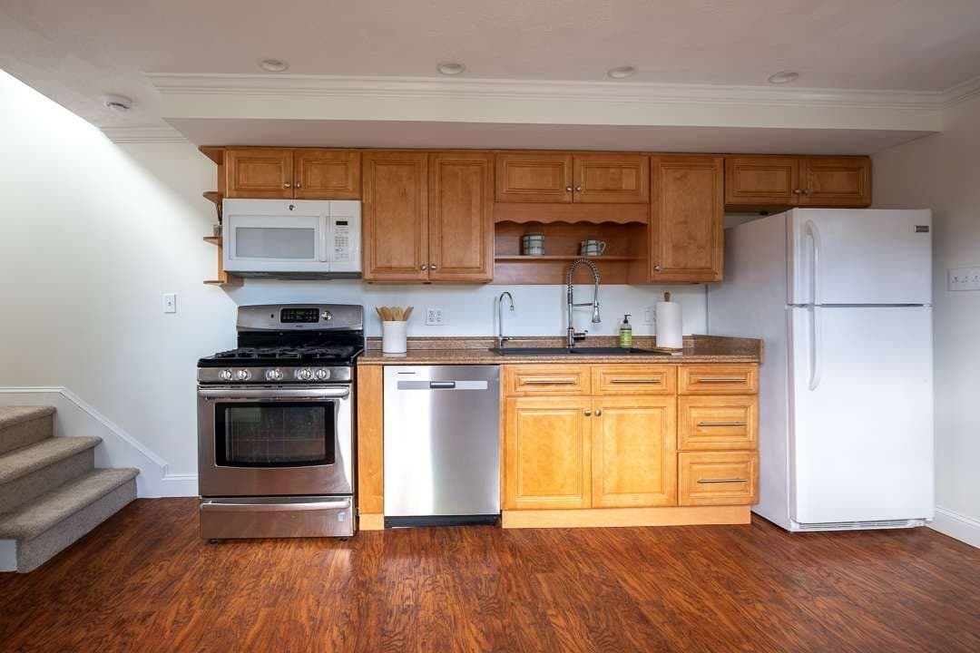 Condominium at 127 1/2 Bridge Street, Beverly MA 01915, photo 5 of 12