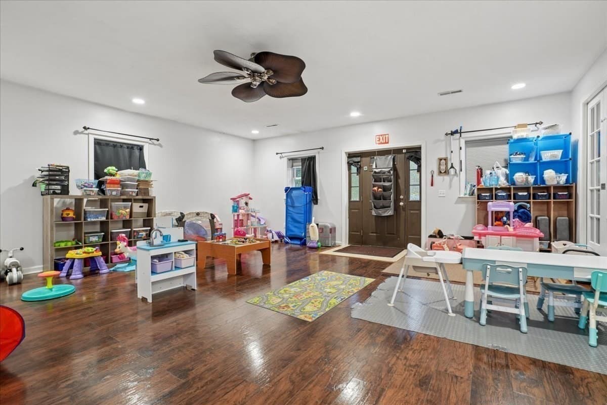 Single Family Residence at 8 Brown Rd, Shirley MA 01464, Shirley, photo 5 of 42