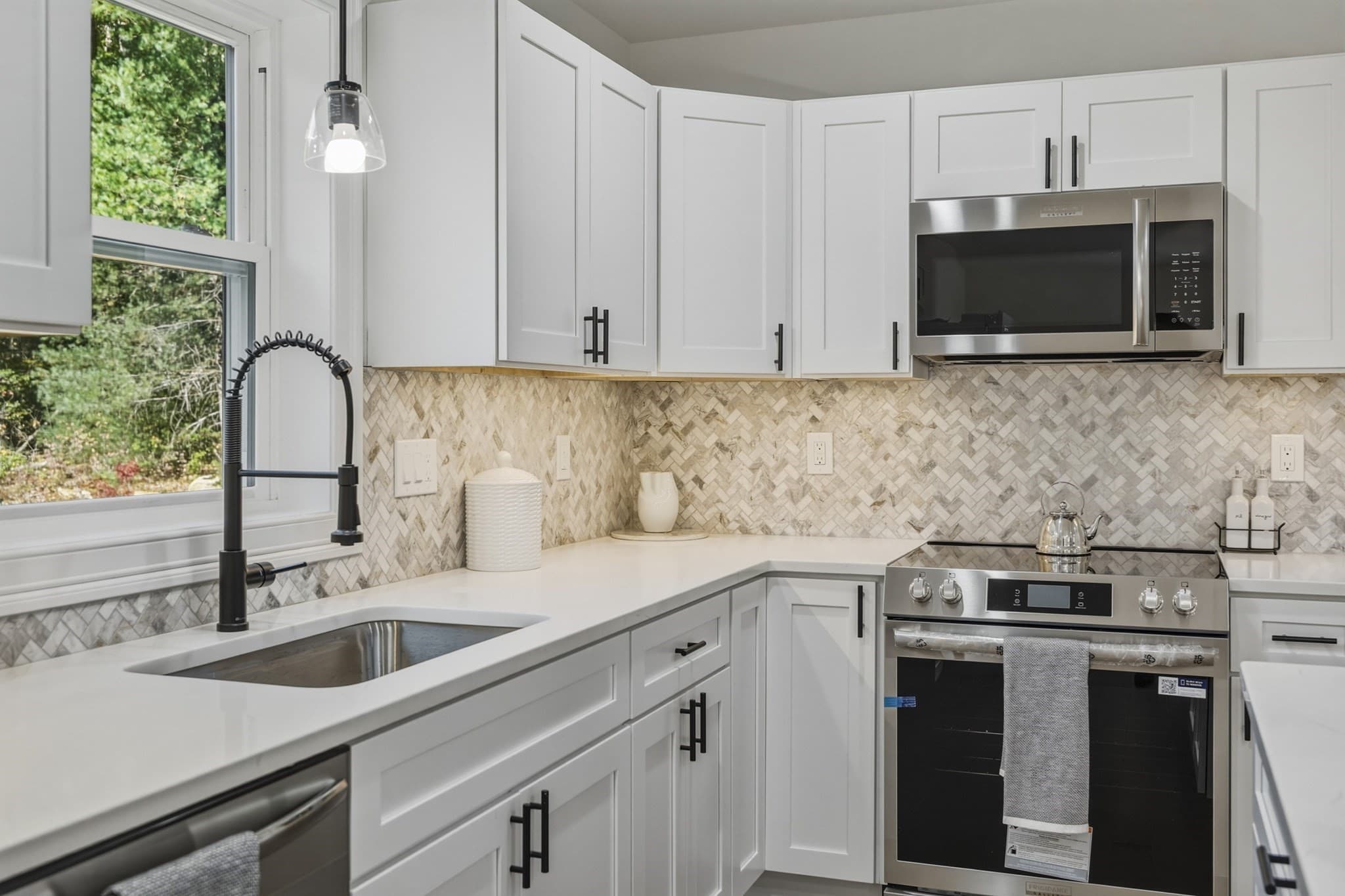 Single Family Residence at 255 Peterson Rd, Palmer MA 01069, photo 2 of 42