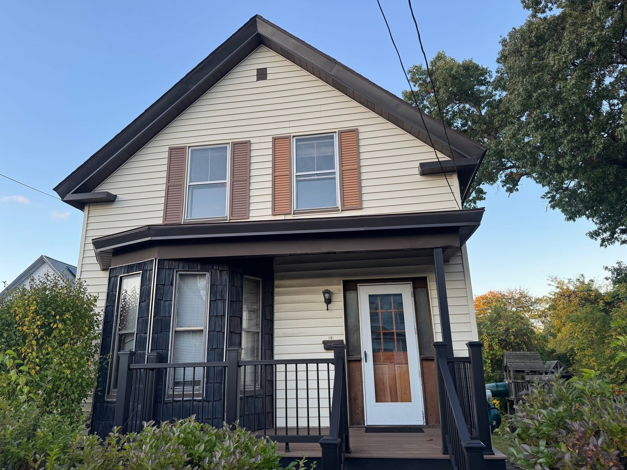Single Family Residence at 181 W London, Lowell MA 01852, photo 2 of 35