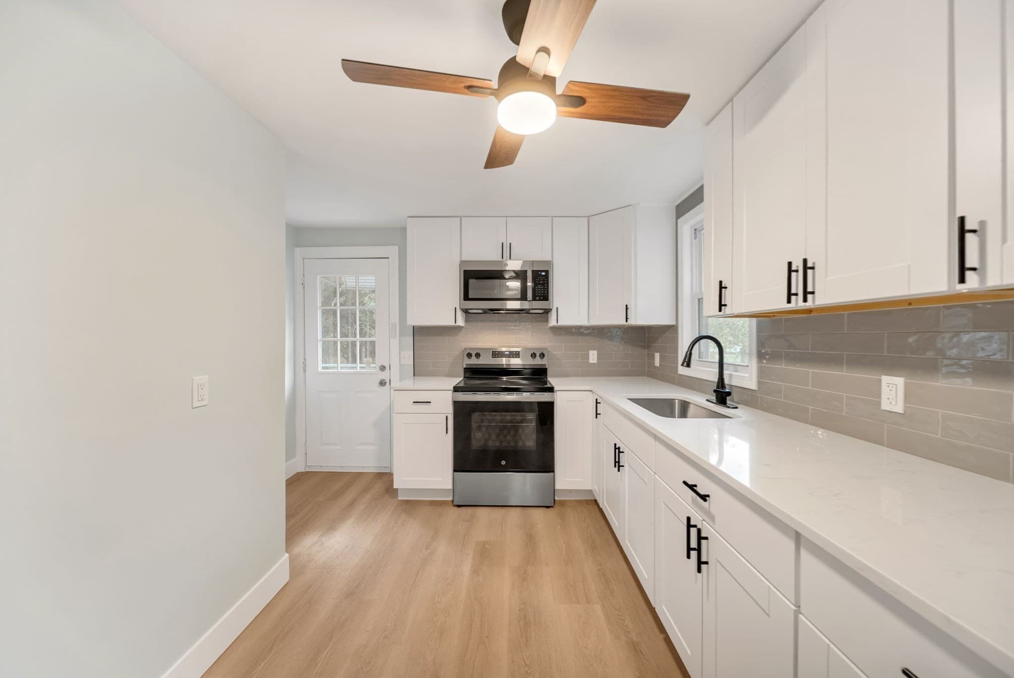 Single Family Residence at 72 Leeds St, Worcester MA 01606, photo 7 of 42
