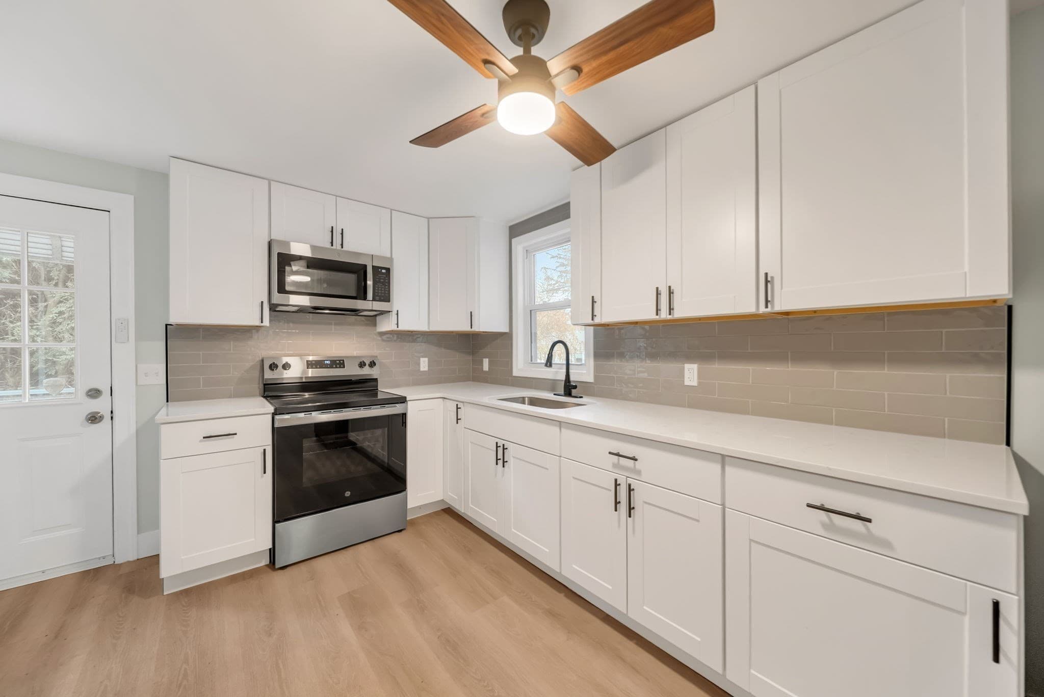 Single Family Residence at 72 Leeds St, Worcester MA 01606, photo 5 of 42
