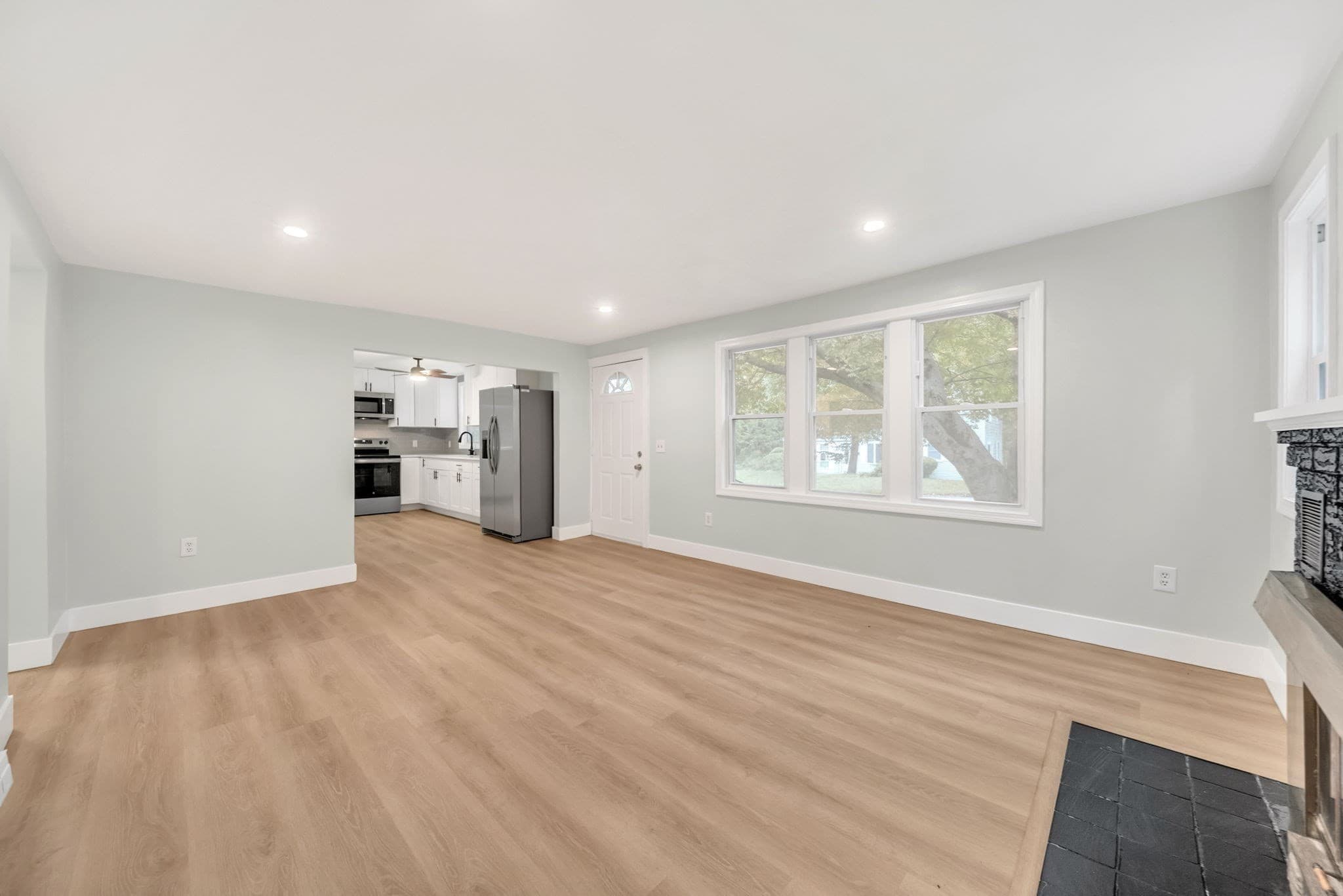 Single Family Residence at 72 Leeds St, Worcester MA 01606, photo 11 of 42