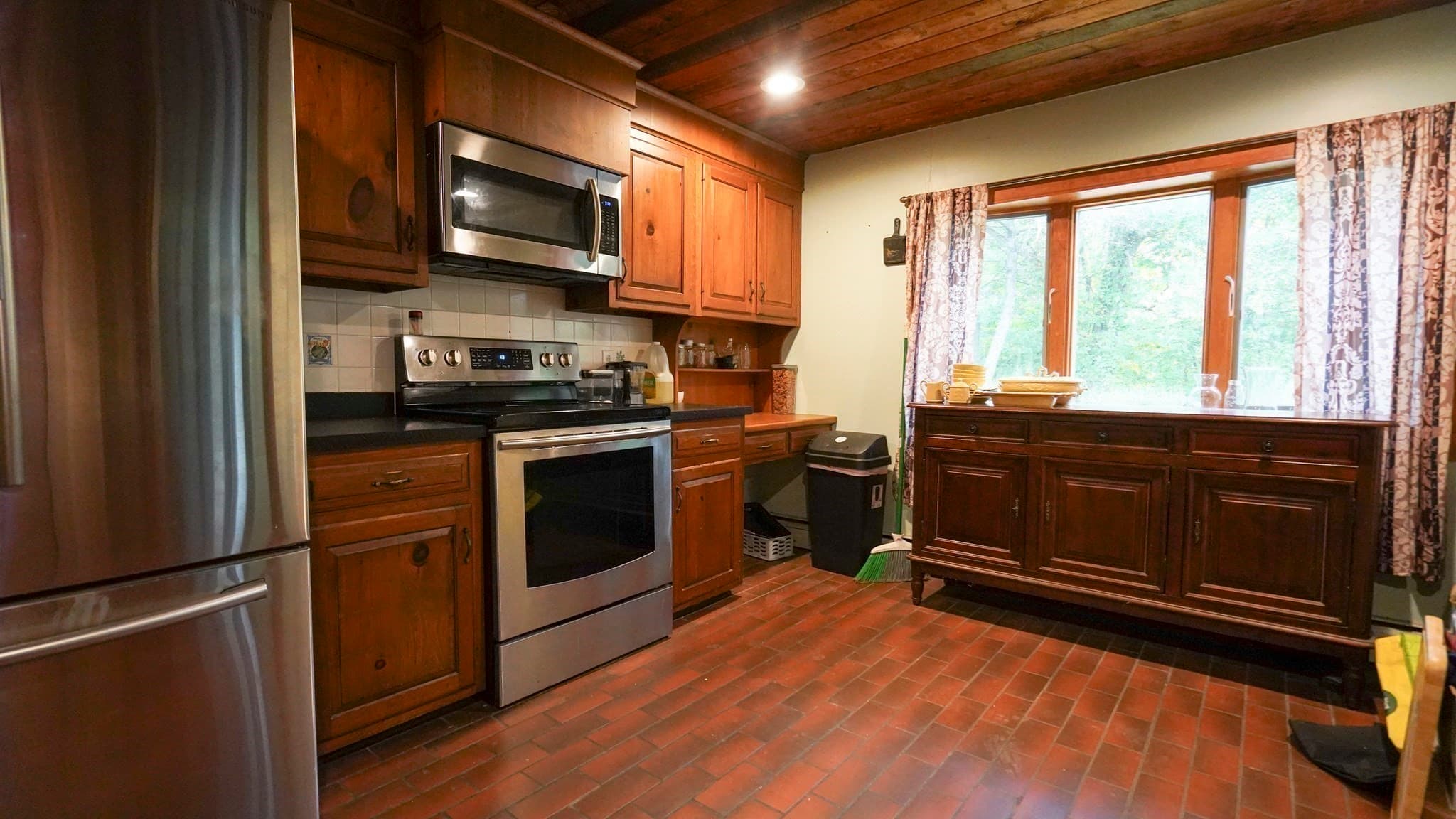 Single Family Residence at 195 Mount Hope St, North Attleboro MA 02760, photo 9 of 39