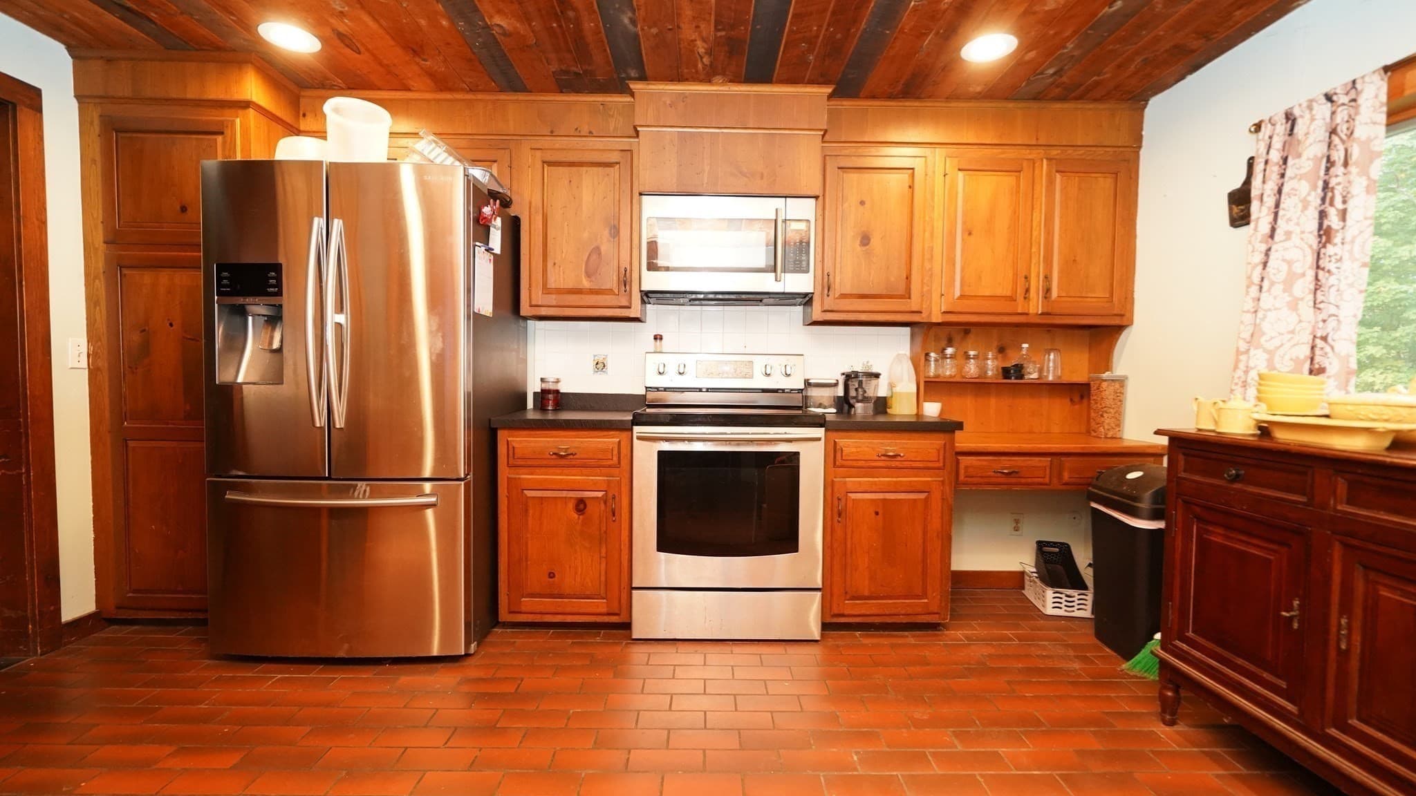 Single Family Residence at 195 Mount Hope St, North Attleboro MA 02760, photo 8 of 39