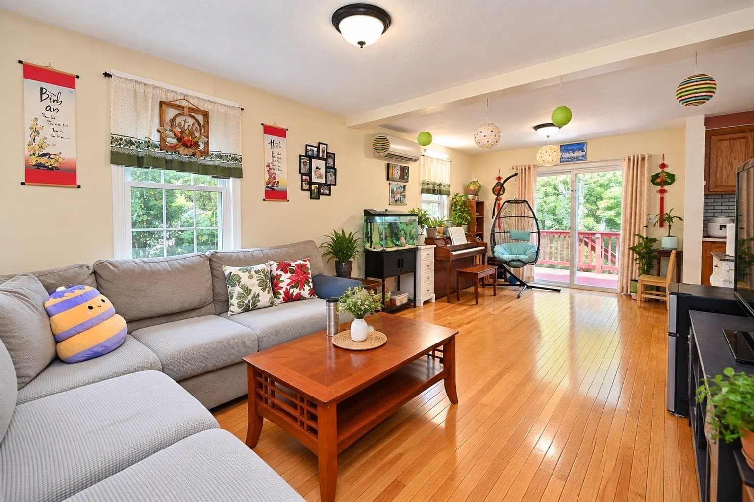 Single Family Residence at 10 Watch St, Leicester MA 01542, photo 2 of 15