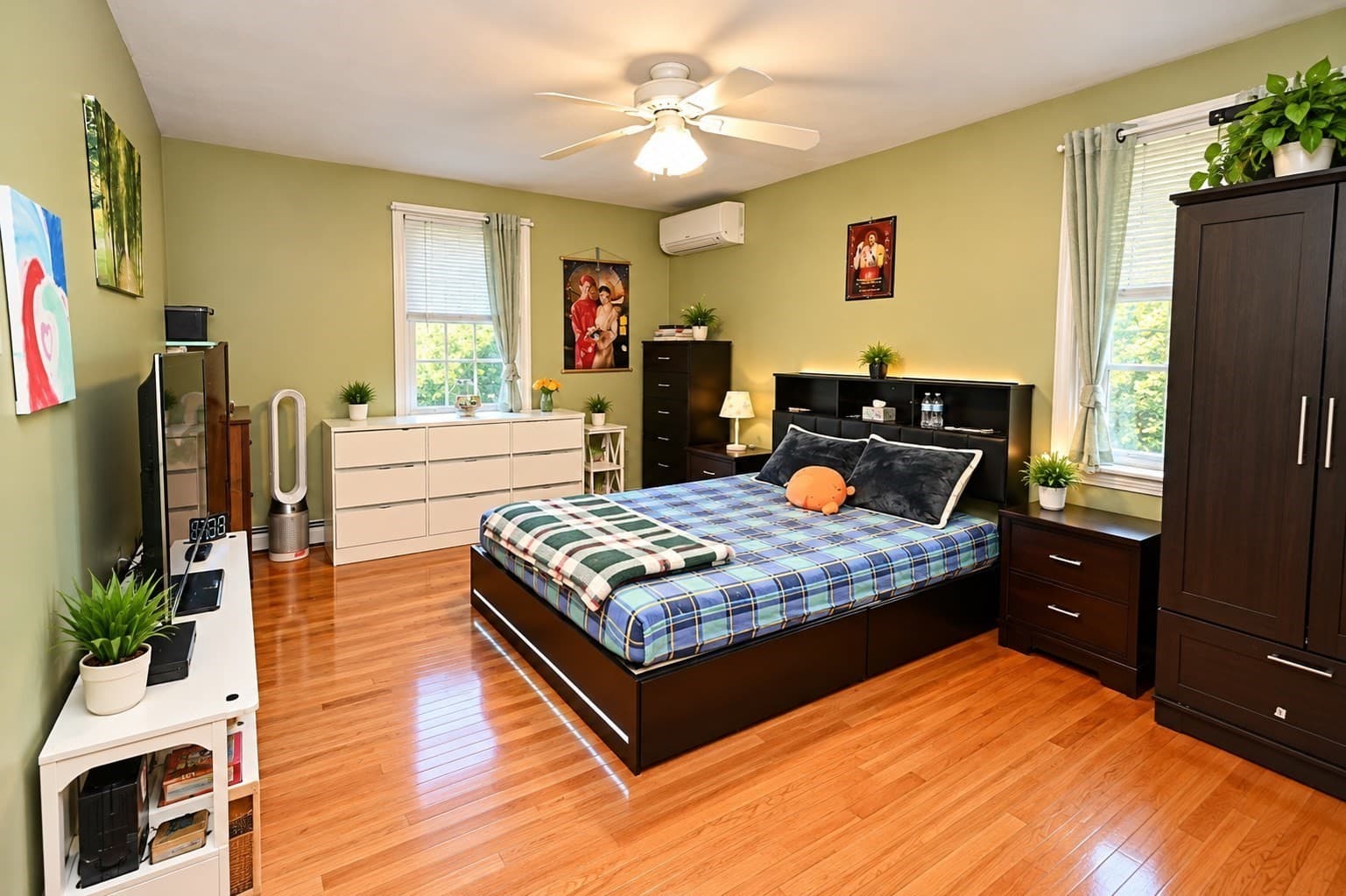 Single Family Residence at 10 Watch St, Leicester MA 01542, photo 7 of 15