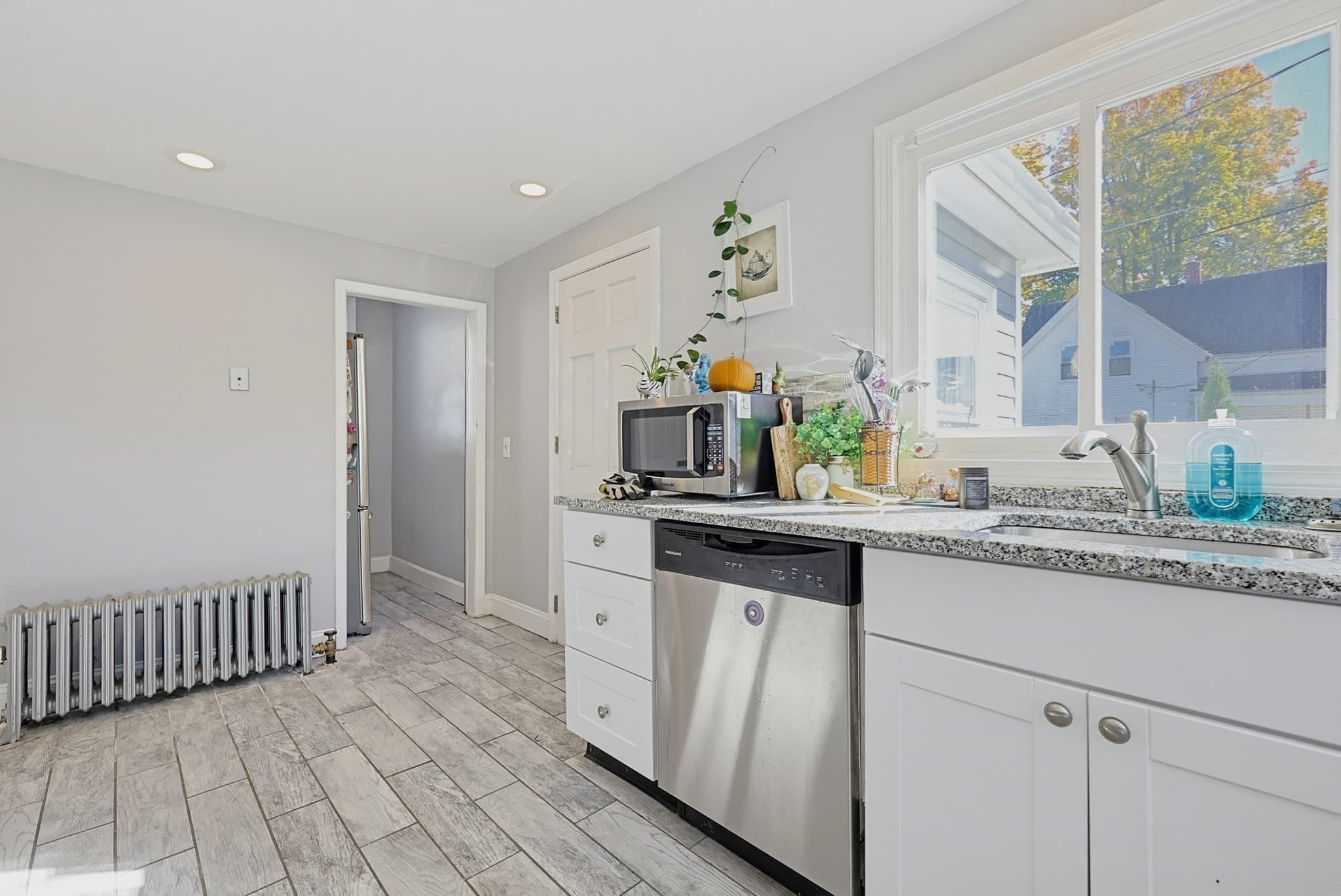 Single Family Residence at 116 Gladstone St, Brockton MA 02302, photo 6 of 25