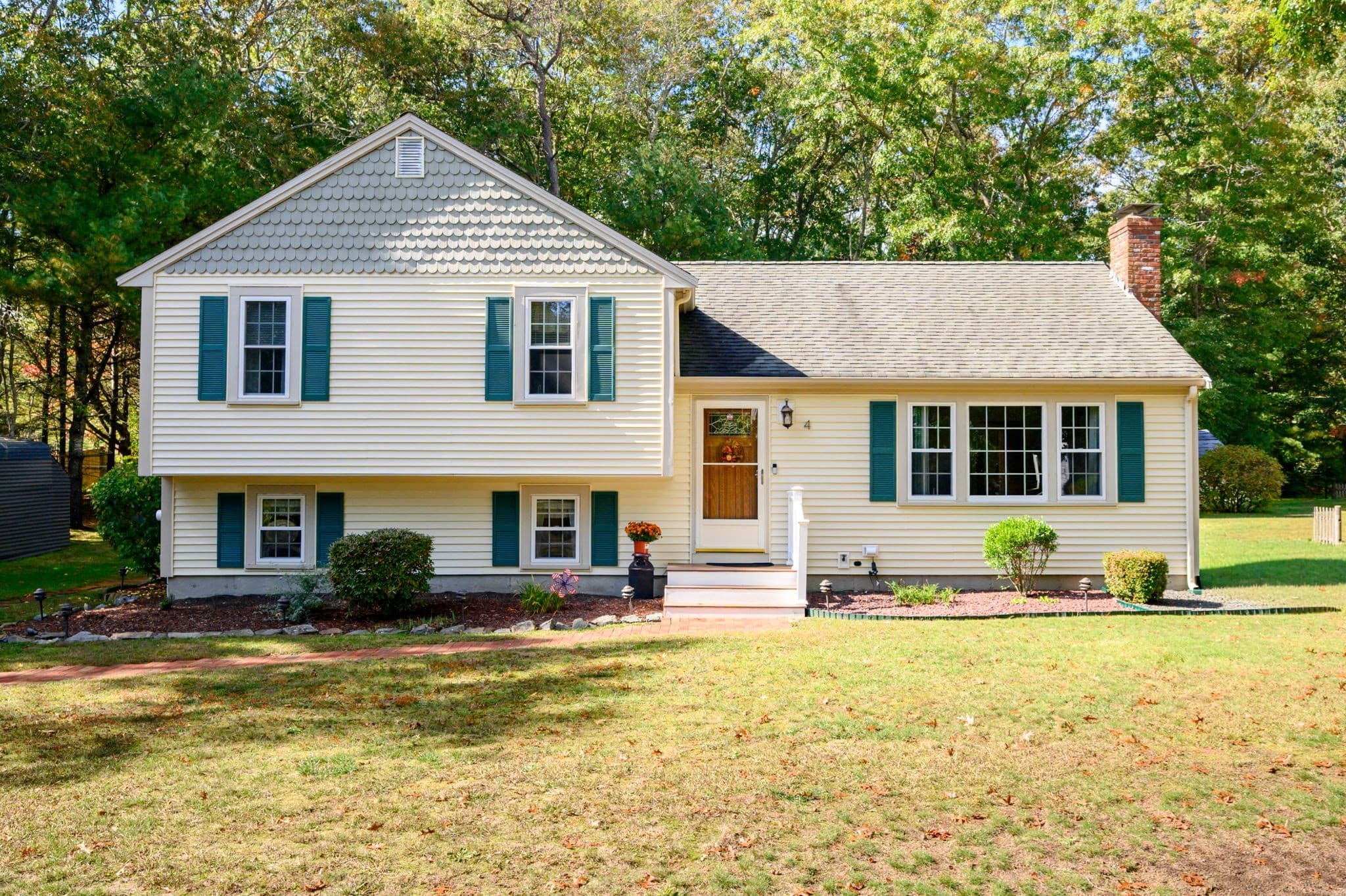 Single Family Residence at 4 Charlotte Dr, Plymouth MA 02360, Plymouth, photo 2 of 32