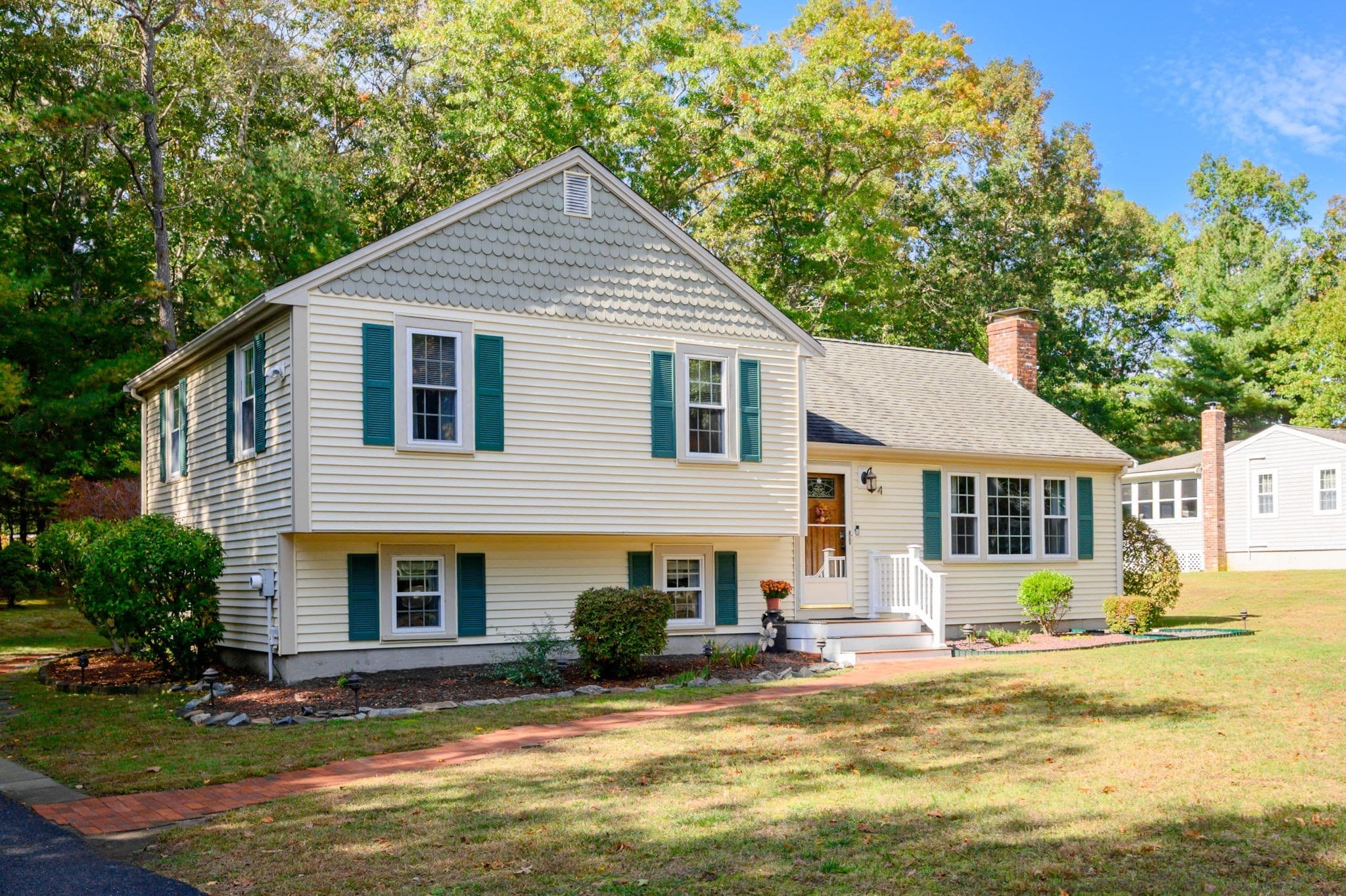 4 Charlotte Dr, Plymouth MA 02360