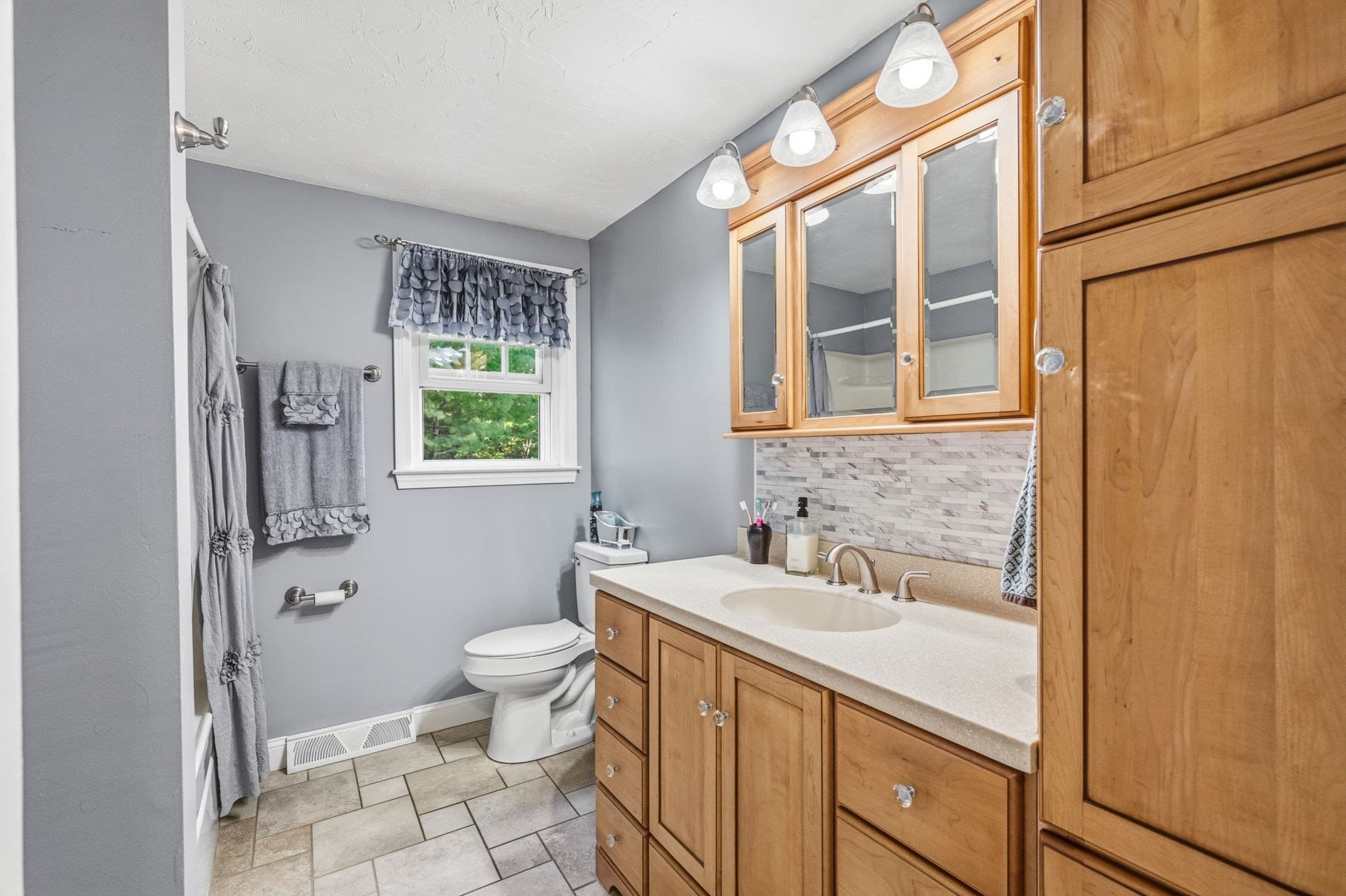 Single Family Residence at 4 Charlotte Dr, Plymouth MA 02360, Plymouth, photo 18 of 32