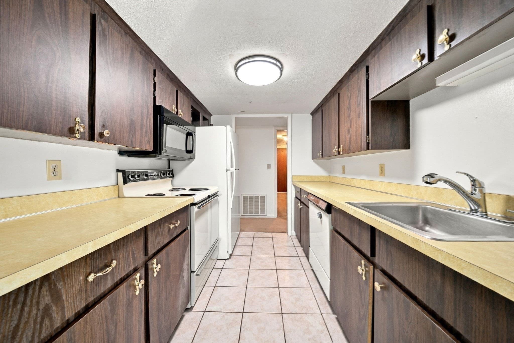 Condominium at 36 Jessica Dr, Stoughton MA 02072, photo 11 of 29