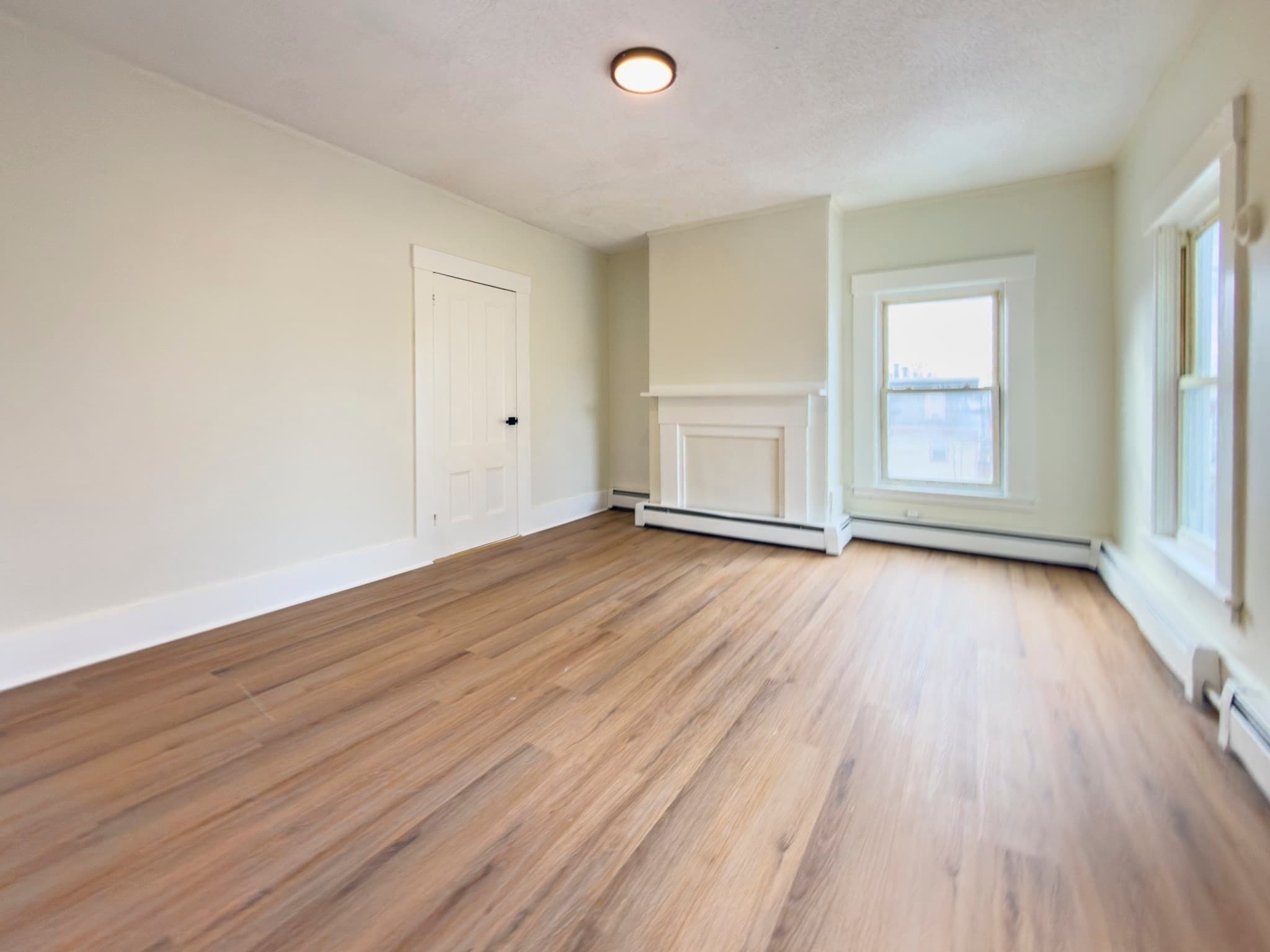 3 Family at 105 Chestnut St, Lowell MA 01852, Lowell, photo 9 of 37