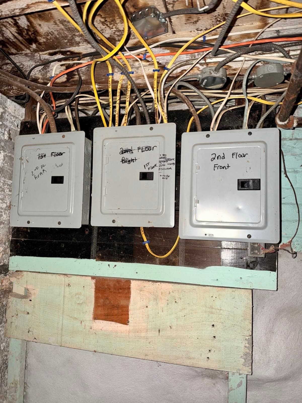 3 Family at 105 Chestnut St, Lowell MA 01852, Lowell, photo 33 of 37