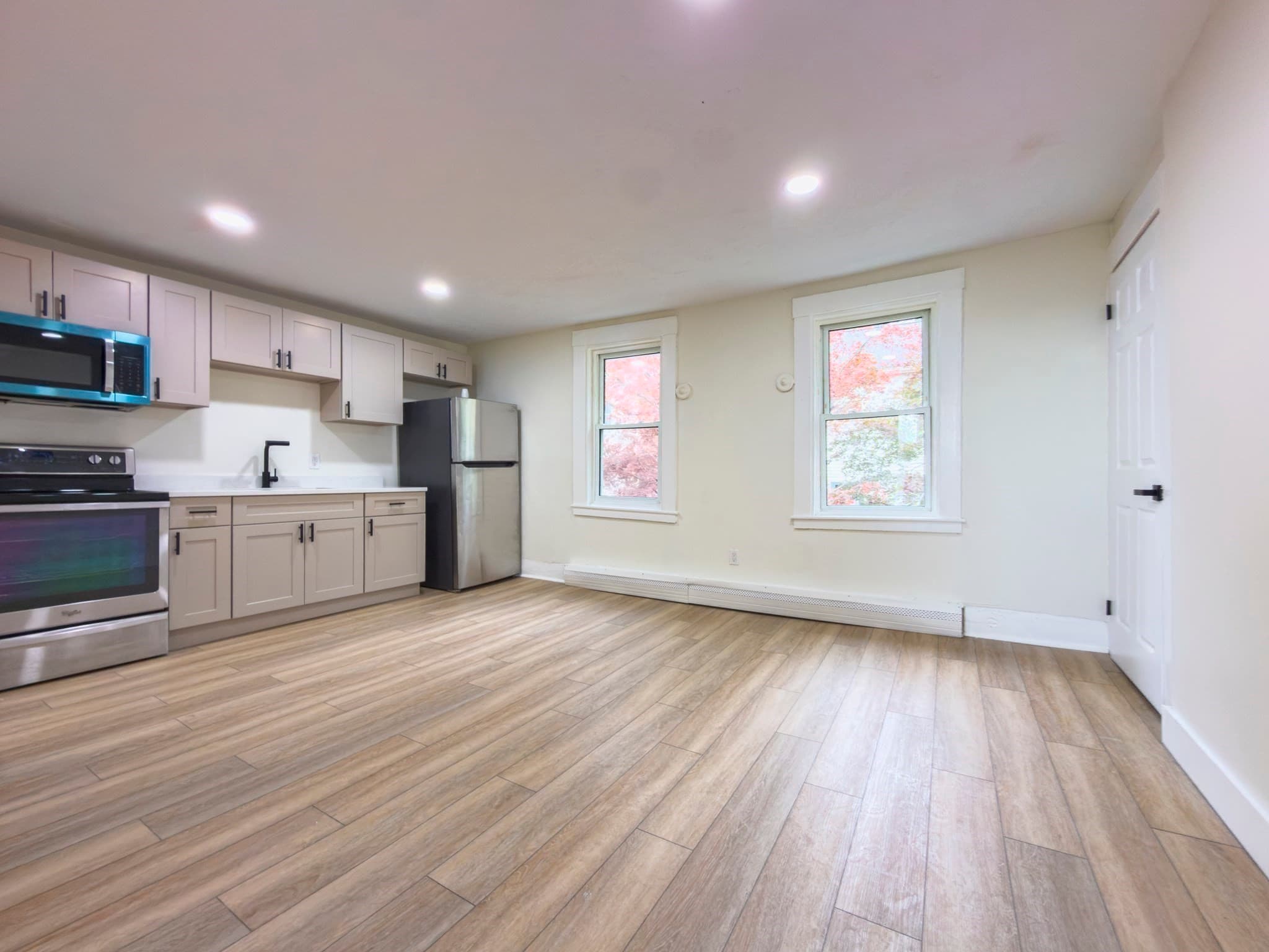 3 Family at 105 Chestnut St, Lowell MA 01852, Lowell, photo 11 of 37