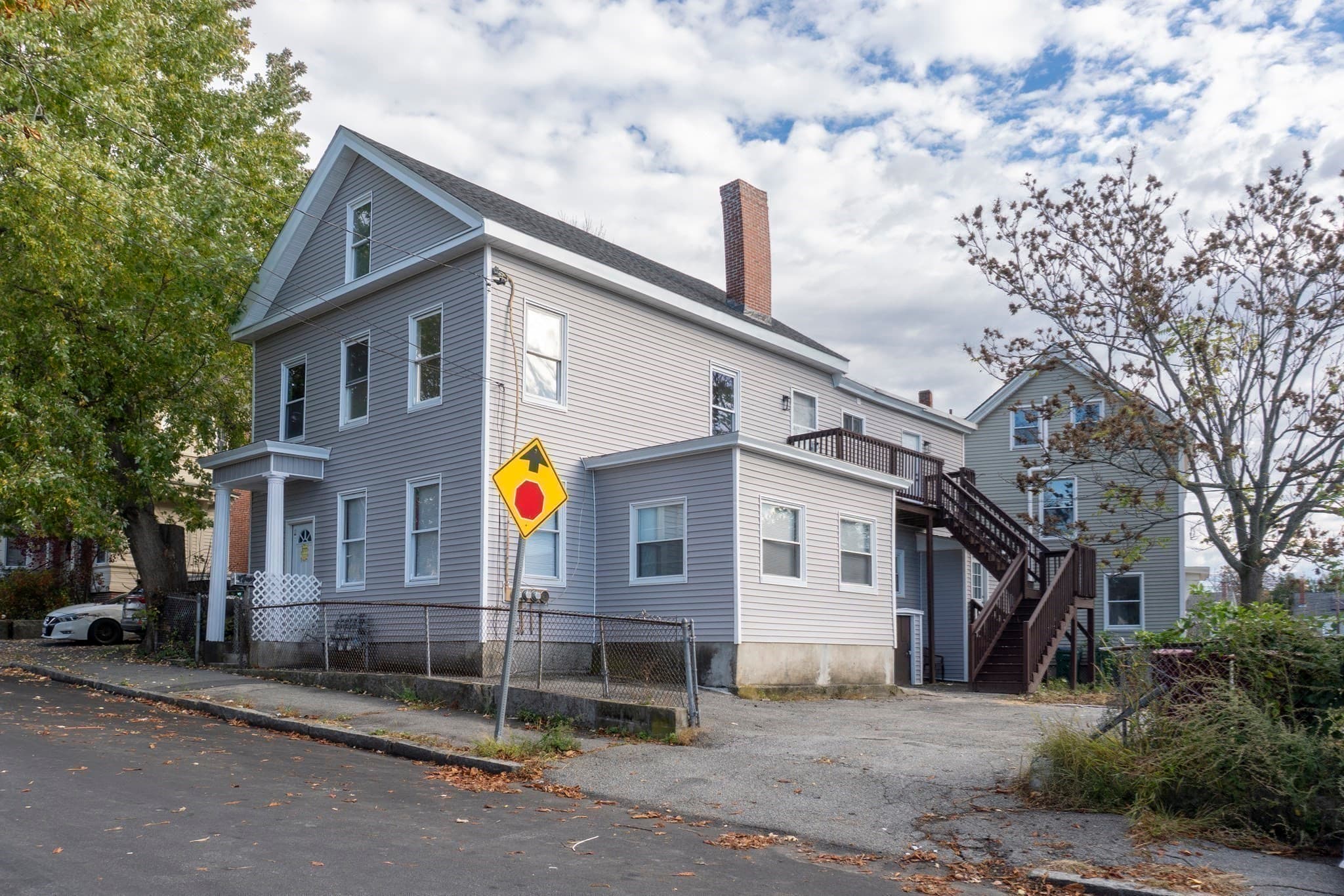 3 Family at 105 Chestnut St, Lowell MA 01852, Lowell, photo 31 of 37