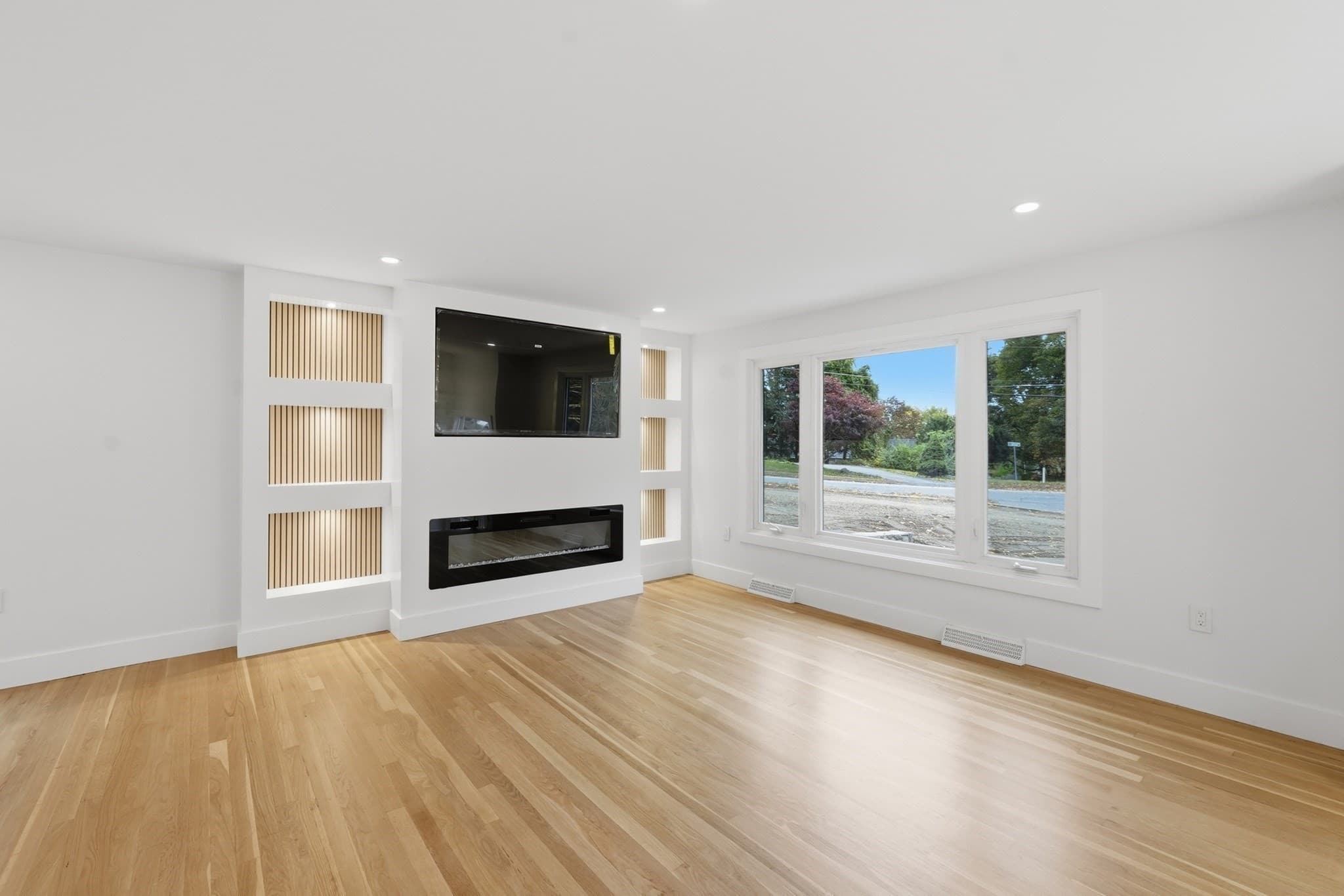 Single Family Residence at 66 Ontario Dr, Hudson MA 01749, photo 8 of 42