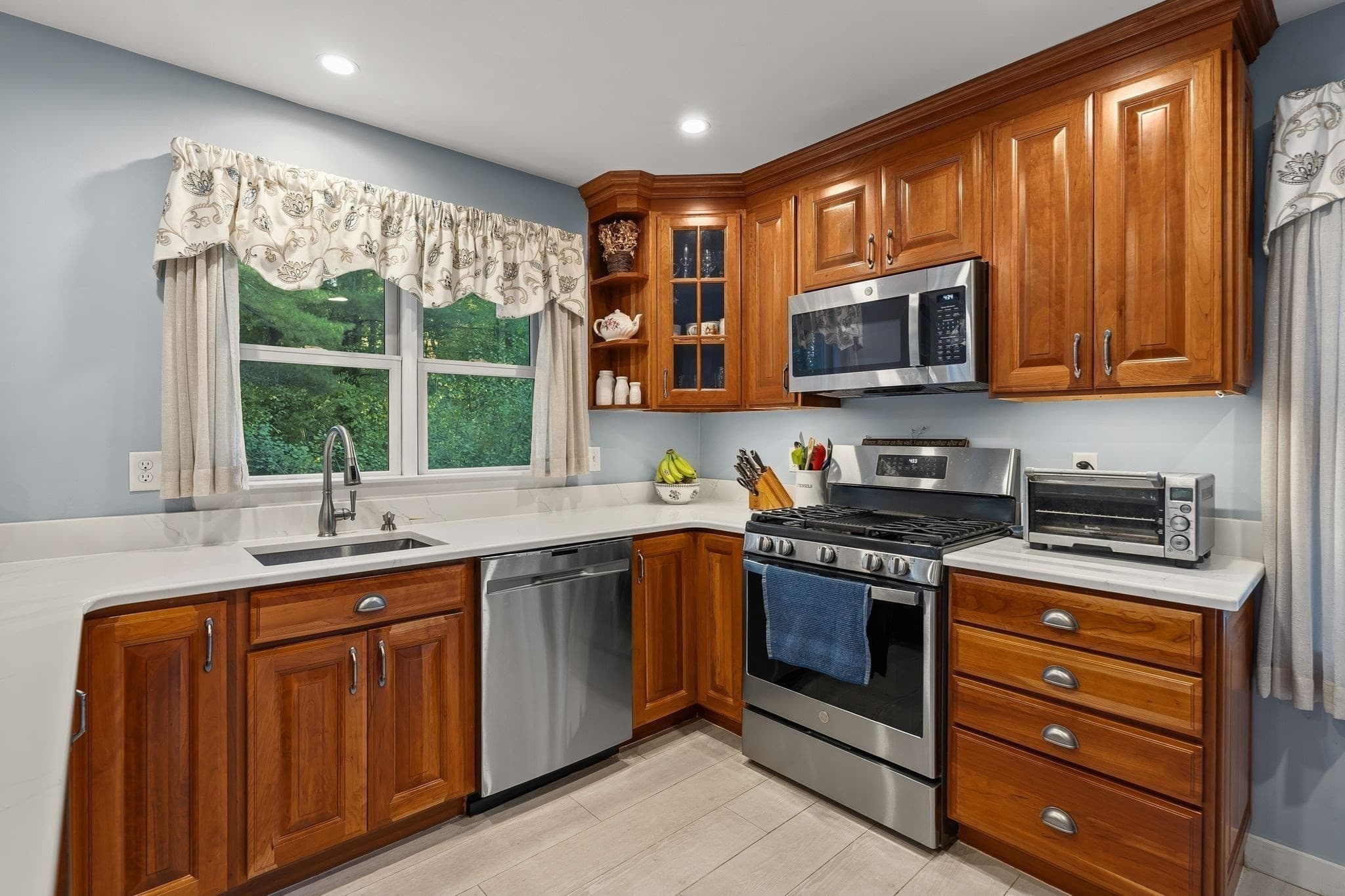 Condominium at 16 Holly Ct # 16, Rockland MA 02370, photo 5 of 37