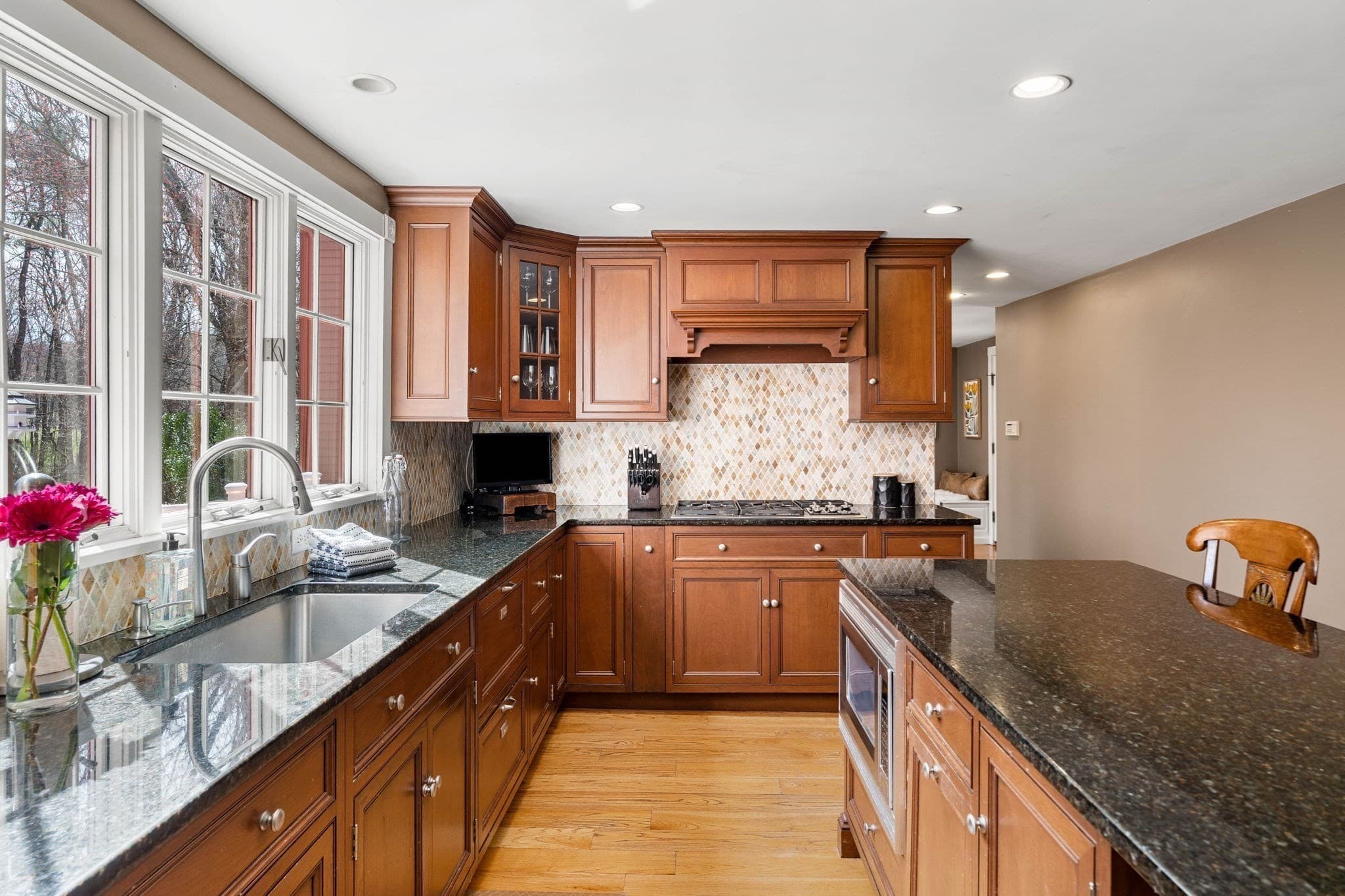 Single Family Residence at 3 Buchan Rd, Andover MA 01810, Andover, photo 16 of 39