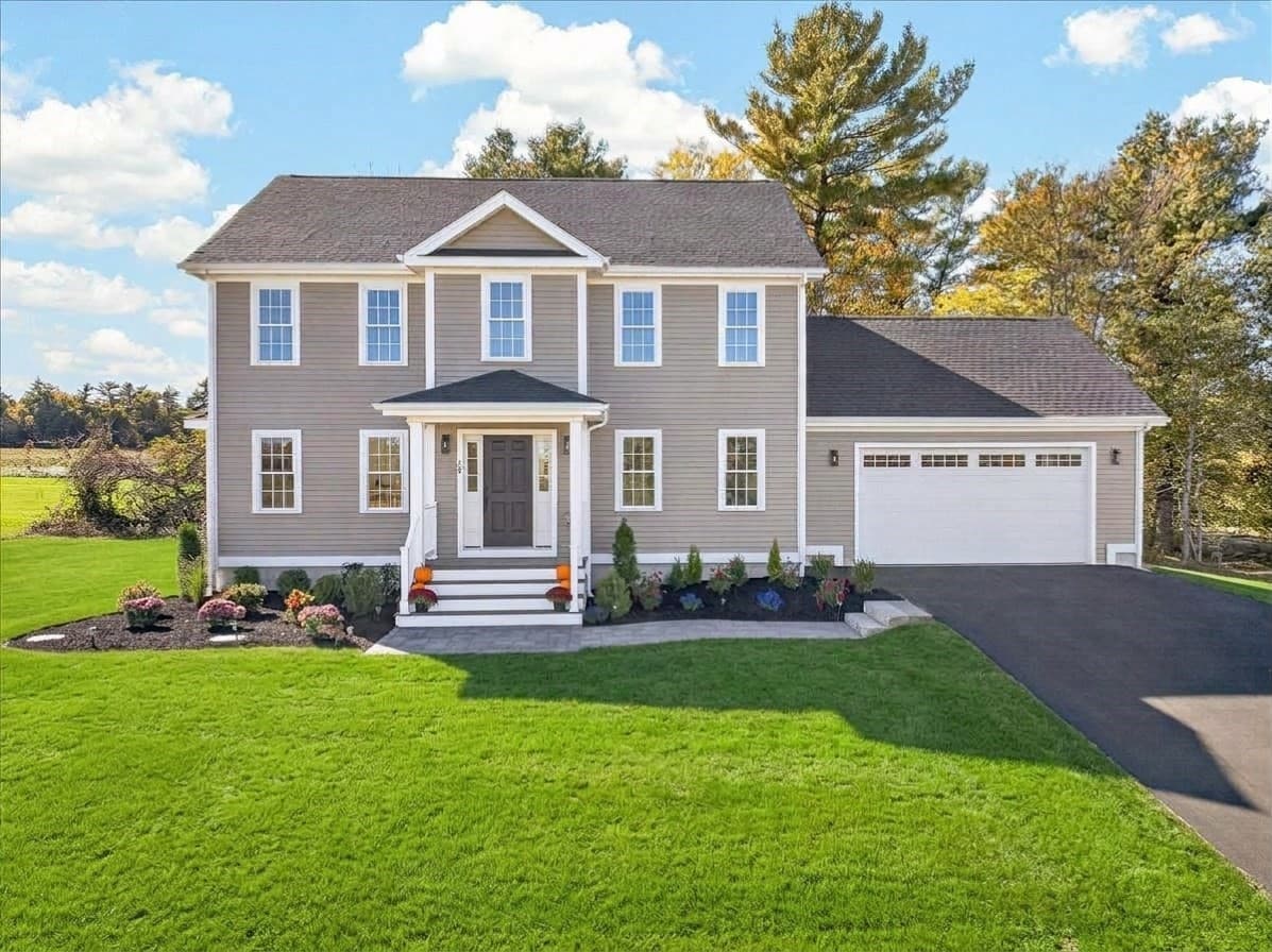 Single Family Residence at 49 Thompson St, Middleboro MA 02346, photo 2 of 42