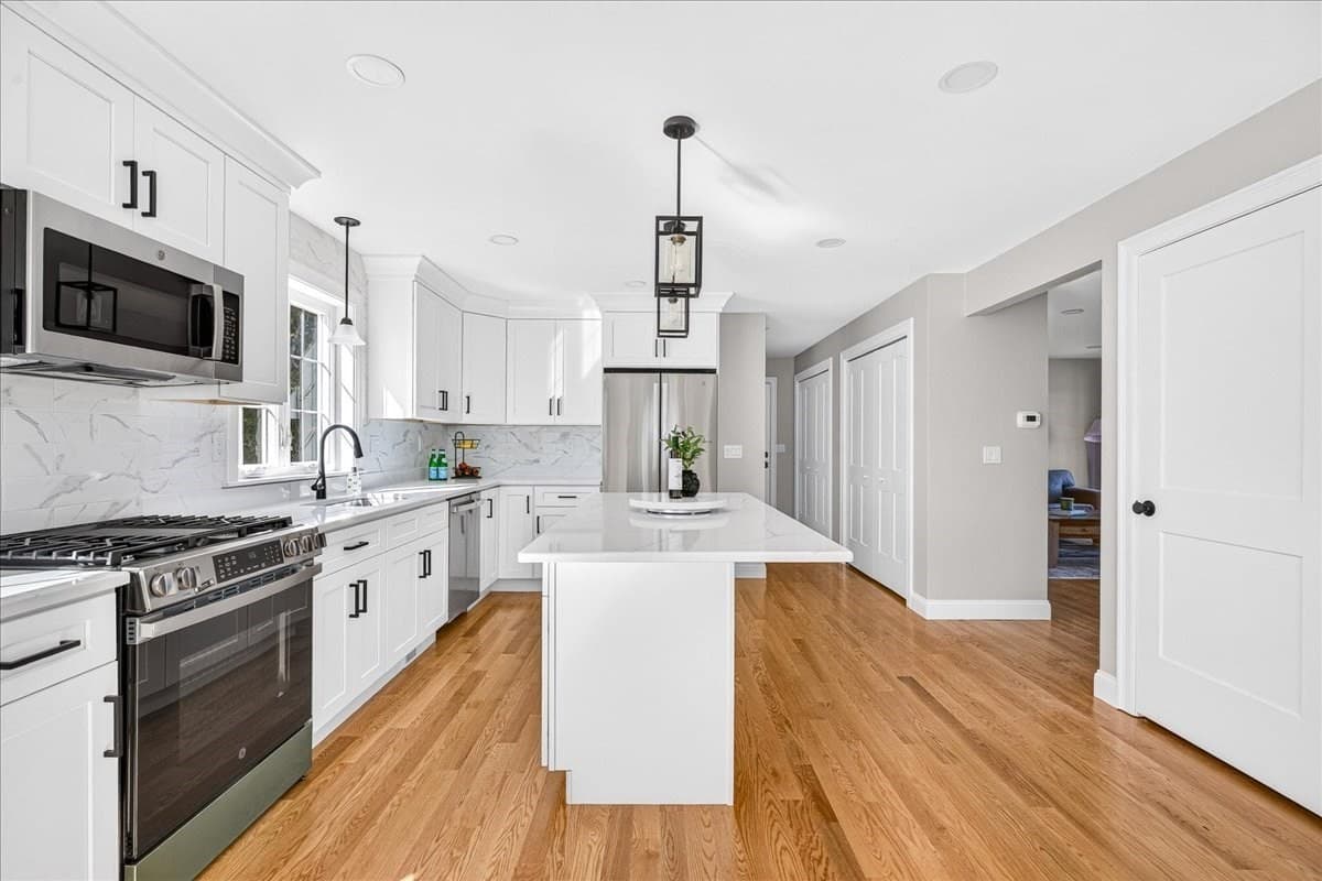 Single Family Residence at 49 Thompson St, Middleboro MA 02346, photo 6 of 42