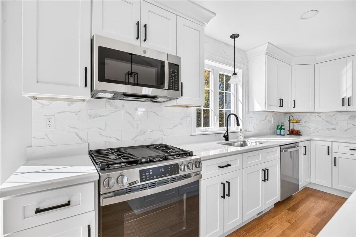 Single Family Residence at 49 Thompson St, Middleboro MA 02346, photo 7 of 42