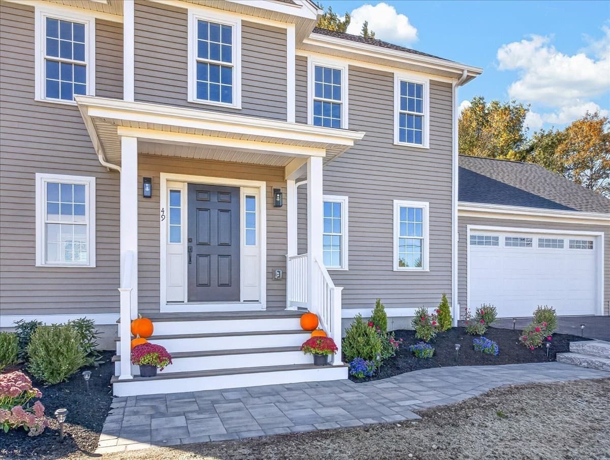 Single Family Residence at 49 Thompson St, Middleboro MA 02346, photo 3 of 42