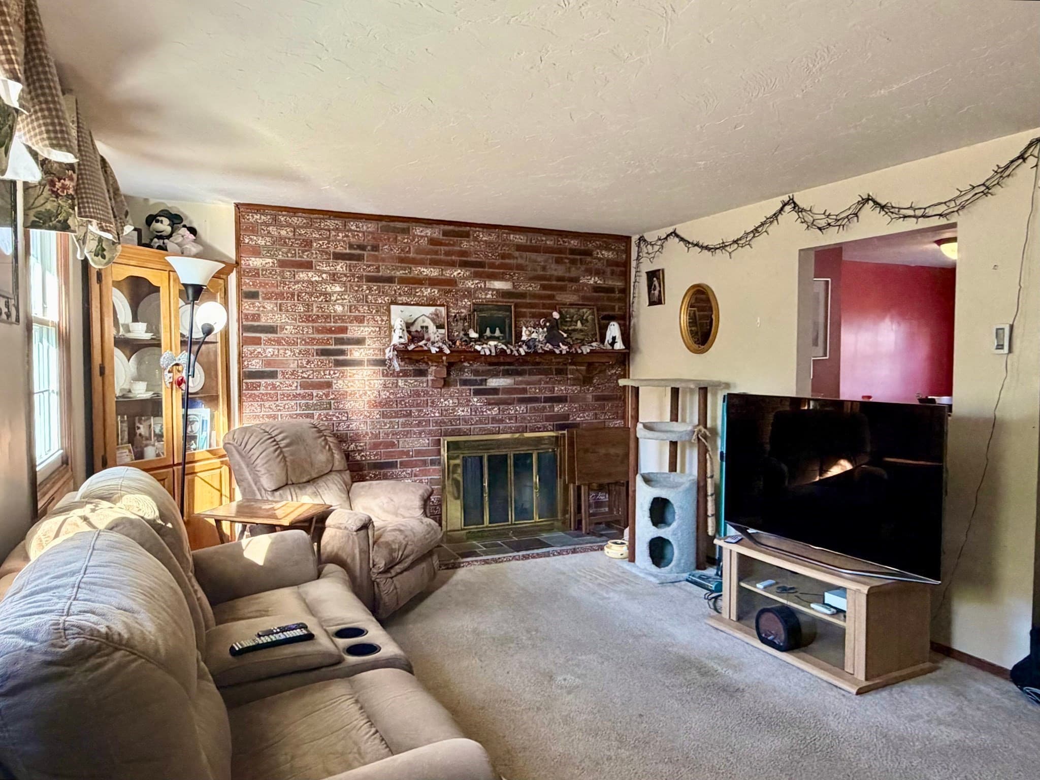 Condominium at 27 Tiffany Cir # 27, Millbury MA 01527, photo 2 of 17