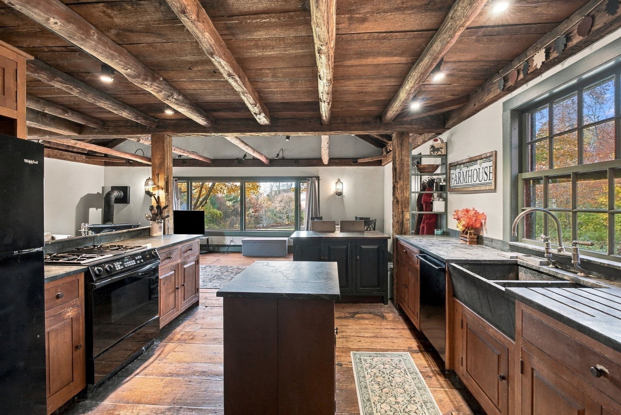 Single Family Residence at 82 Hardwick Rd, Petersham MA 01366, photo 8 of 42