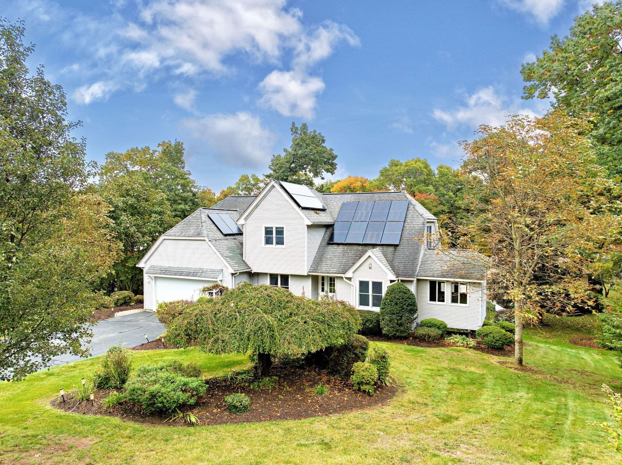 Single Family Residence at 6 Townview Circle, East Longmeadow MA 01028, photo 3 of 42