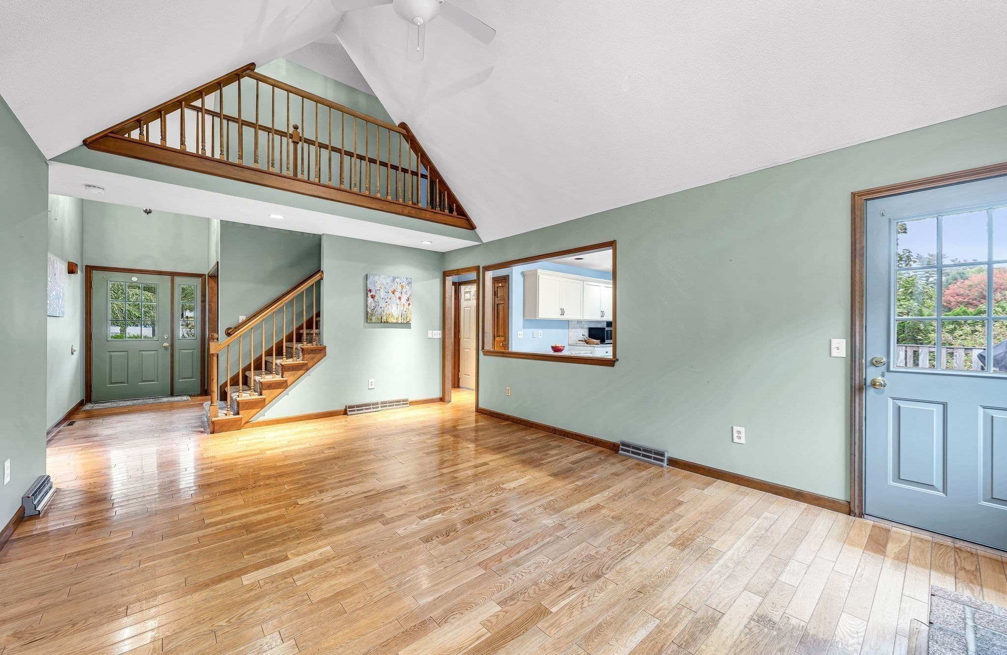Single Family Residence at 6 Townview Circle, East Longmeadow MA 01028, photo 10 of 42