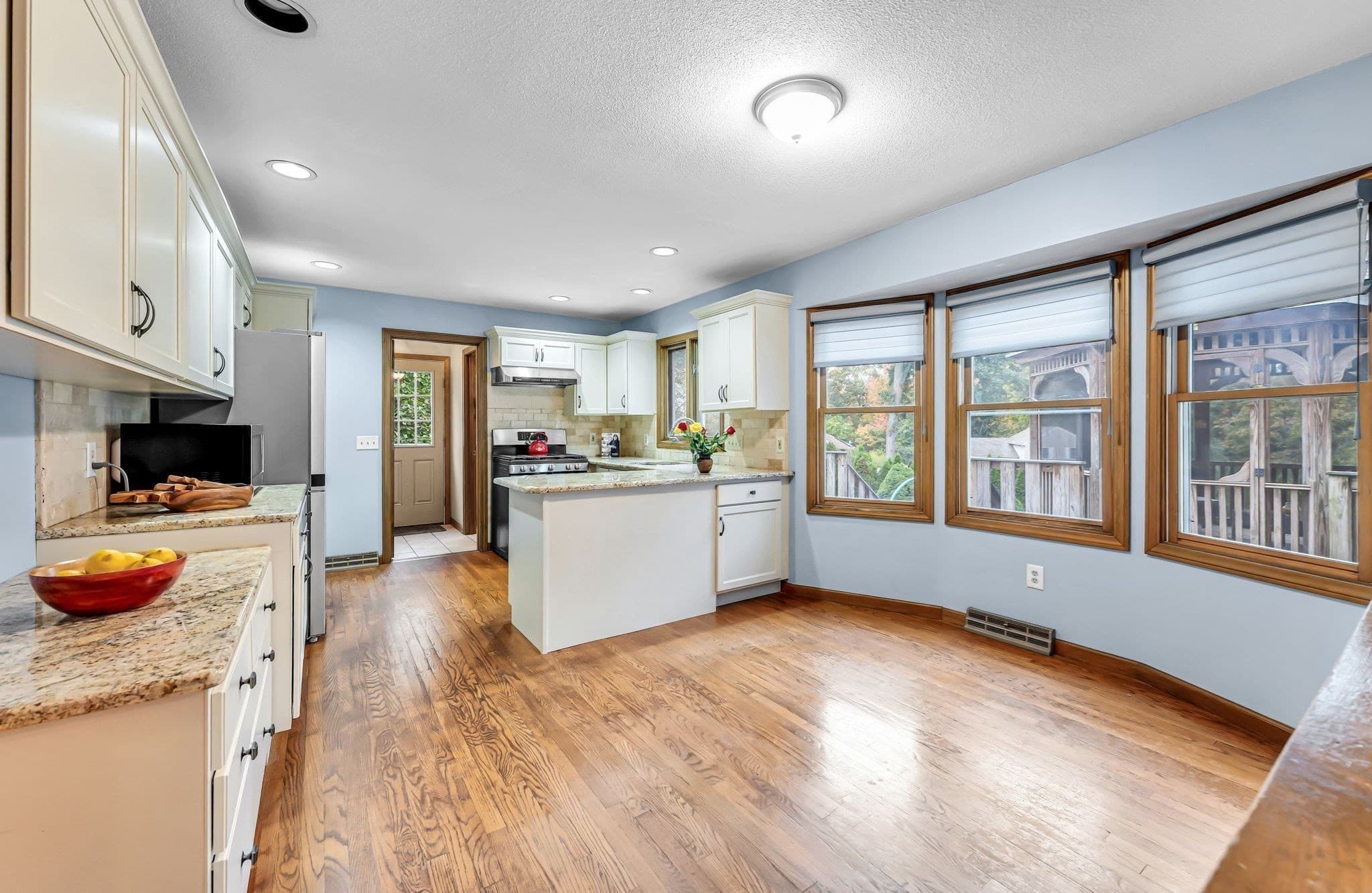 Single Family Residence at 6 Townview Circle, East Longmeadow MA 01028, photo 11 of 42