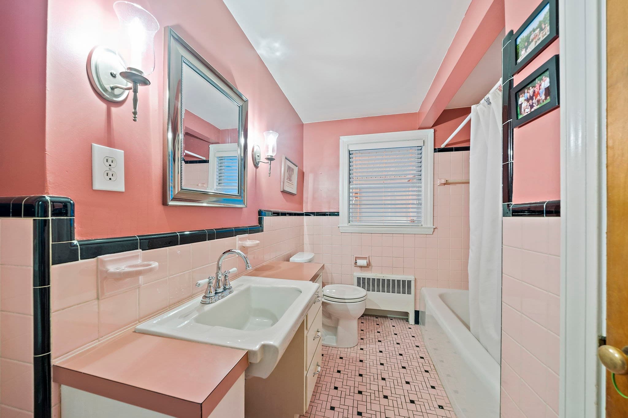 Single Family Residence at 641 Commercial St, Weymouth MA 02189, photo 17 of 38