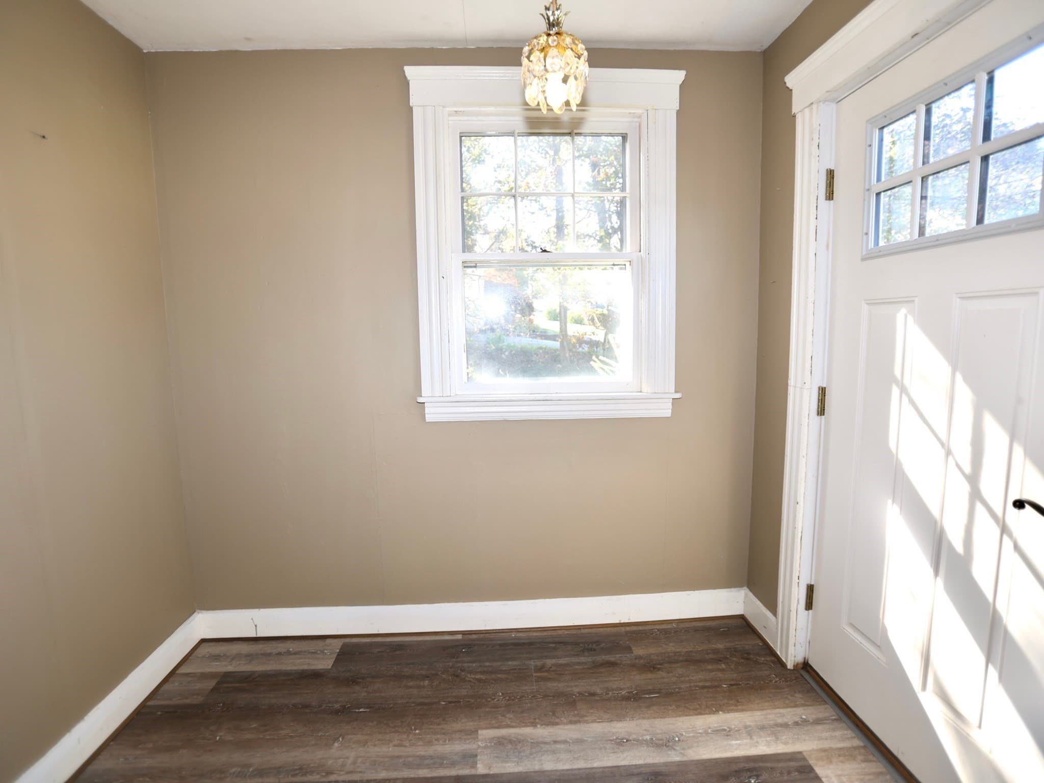 Single Family Residence at 46 Barrett Ave, Worcester MA 01605, photo 9 of 19