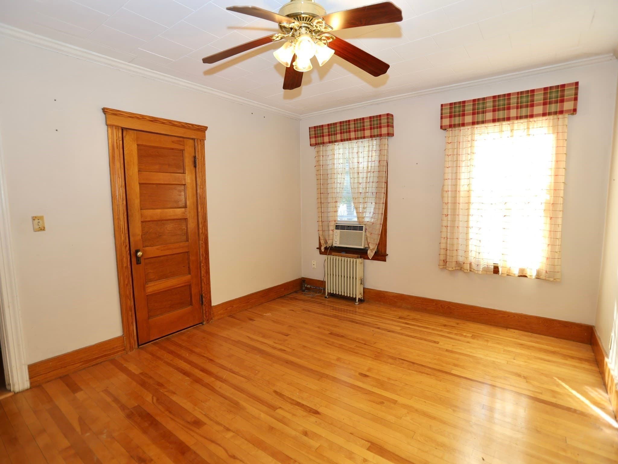 Single Family Residence at 46 Barrett Ave, Worcester MA 01605, photo 10 of 19