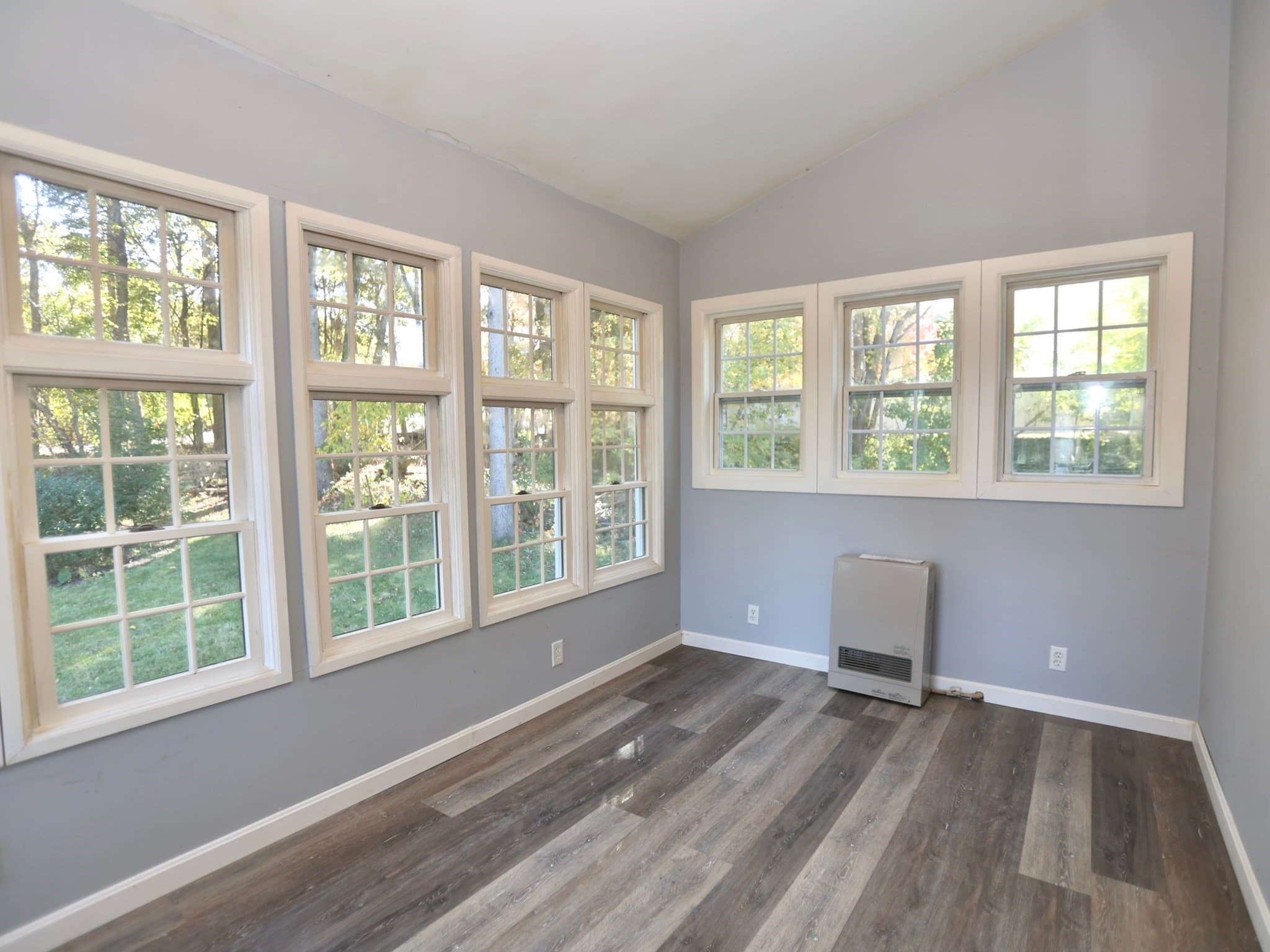 Single Family Residence at 46 Barrett Ave, Worcester MA 01605, photo 4 of 19