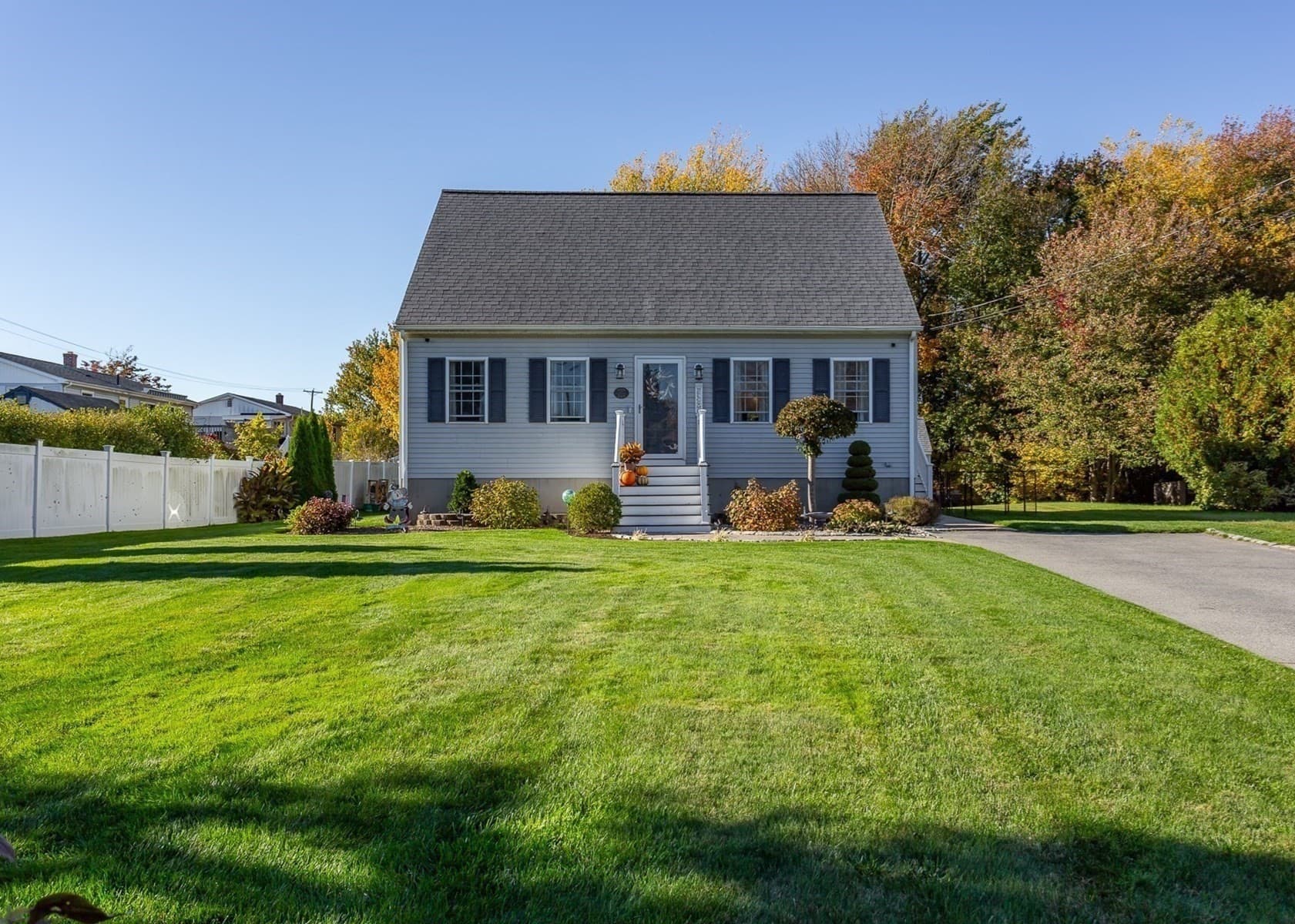 Single Family Residence at 35 Water St, Somerset MA 02726, photo 3 of 33
