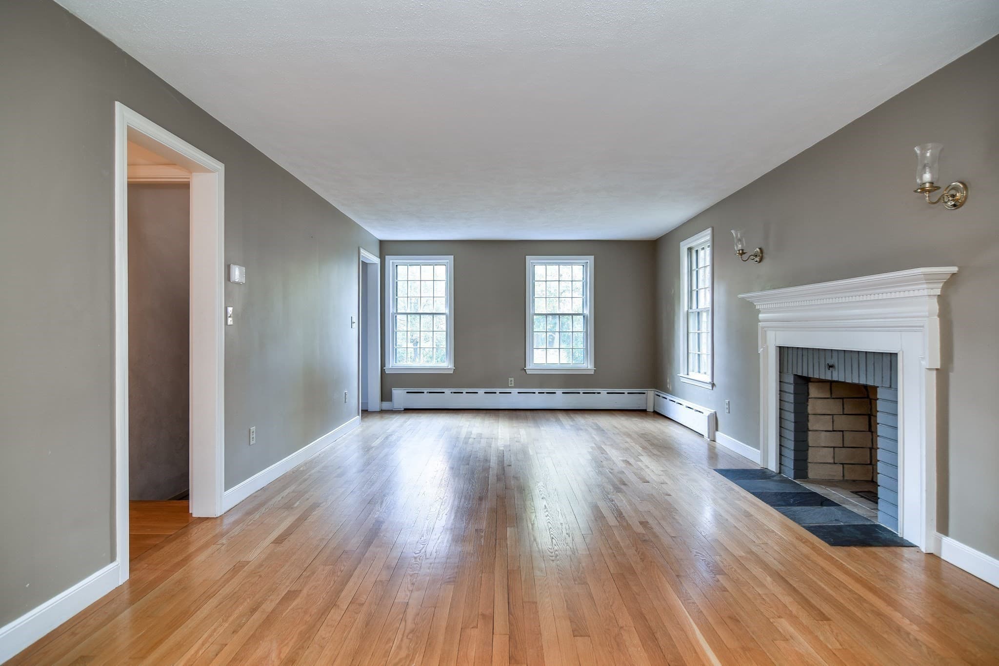 Single Family Residence at 15 Juniper Ln, Dover MA 02030, photo 3 of 23