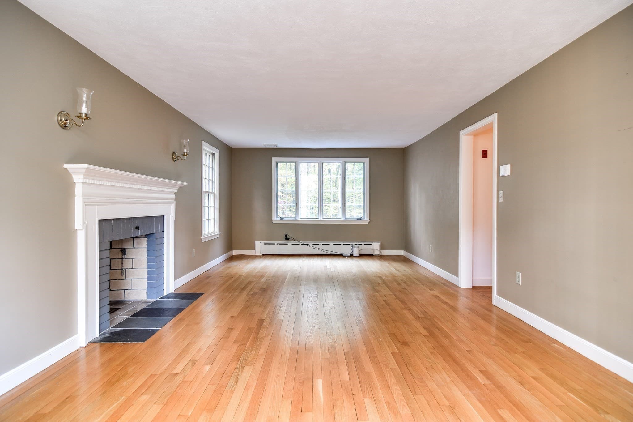 Single Family Residence at 15 Juniper Ln, Dover MA 02030, photo 4 of 23