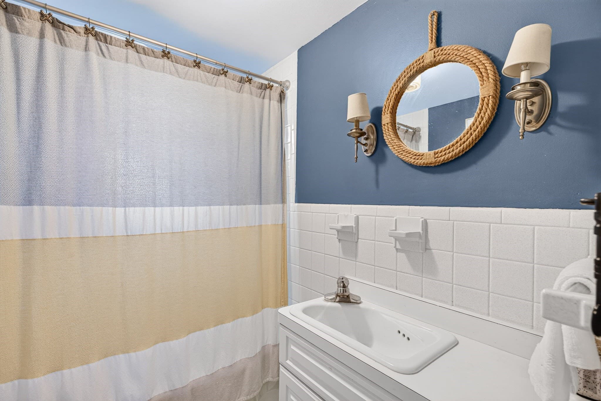 Single Family Residence at 128 Bayridge Ln, Duxbury MA 02332, photo 13 of 41