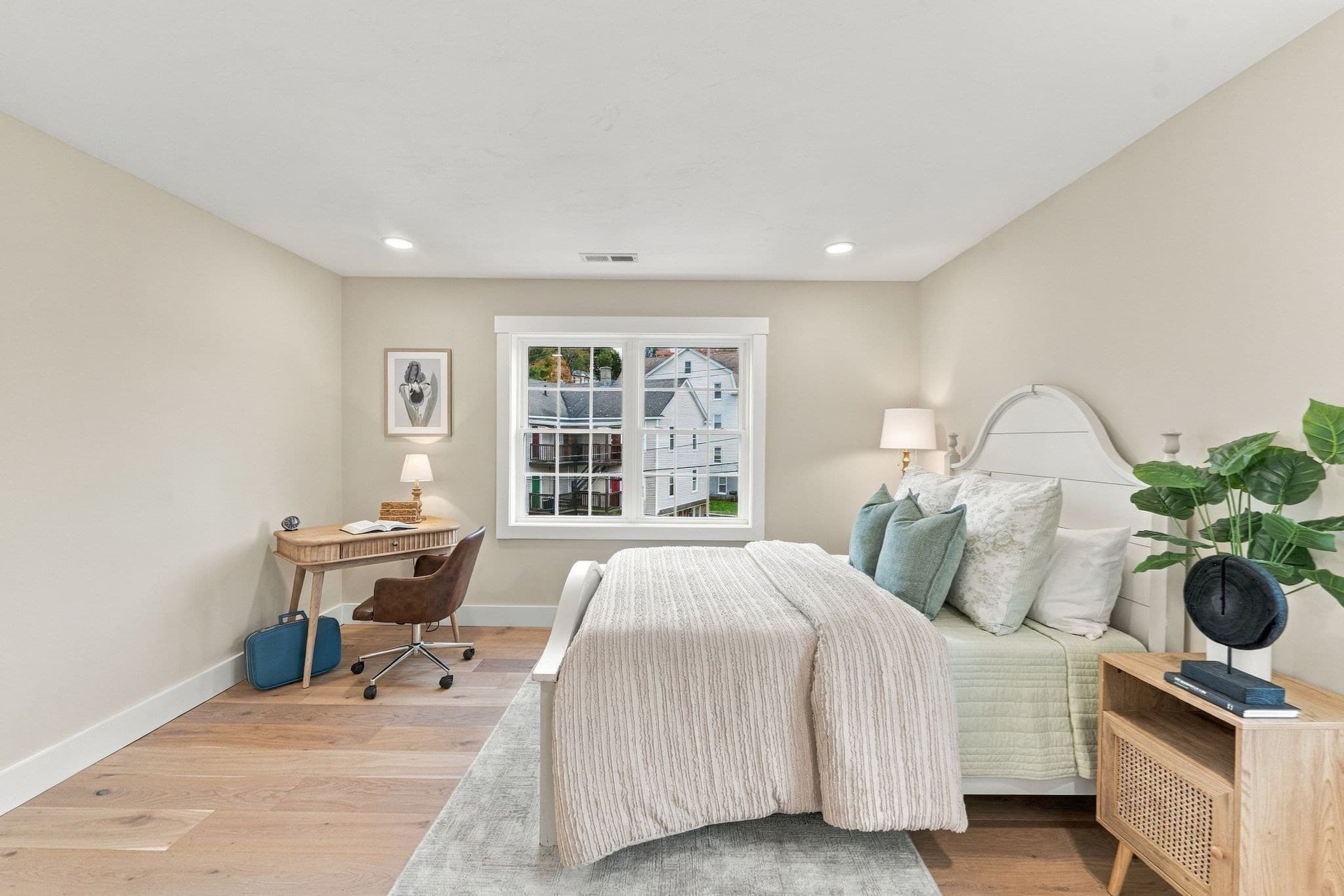 Single Family Residence at 46 Hastings Ave, Worcester MA 01606, photo 5 of 40
