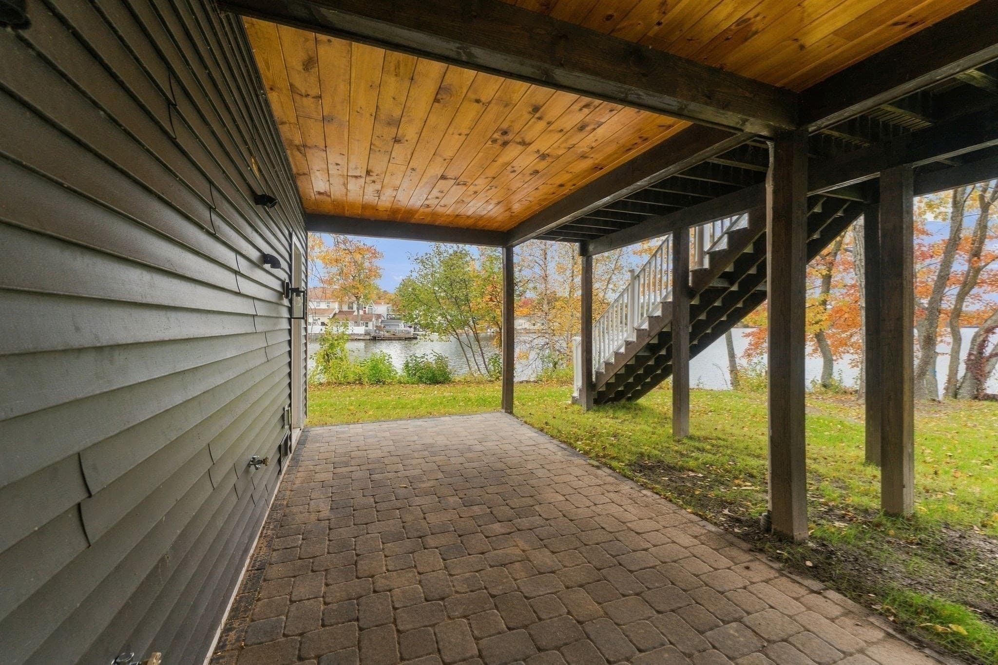 Single Family Residence at 46 Hastings Ave, Worcester MA 01606, photo 8 of 40