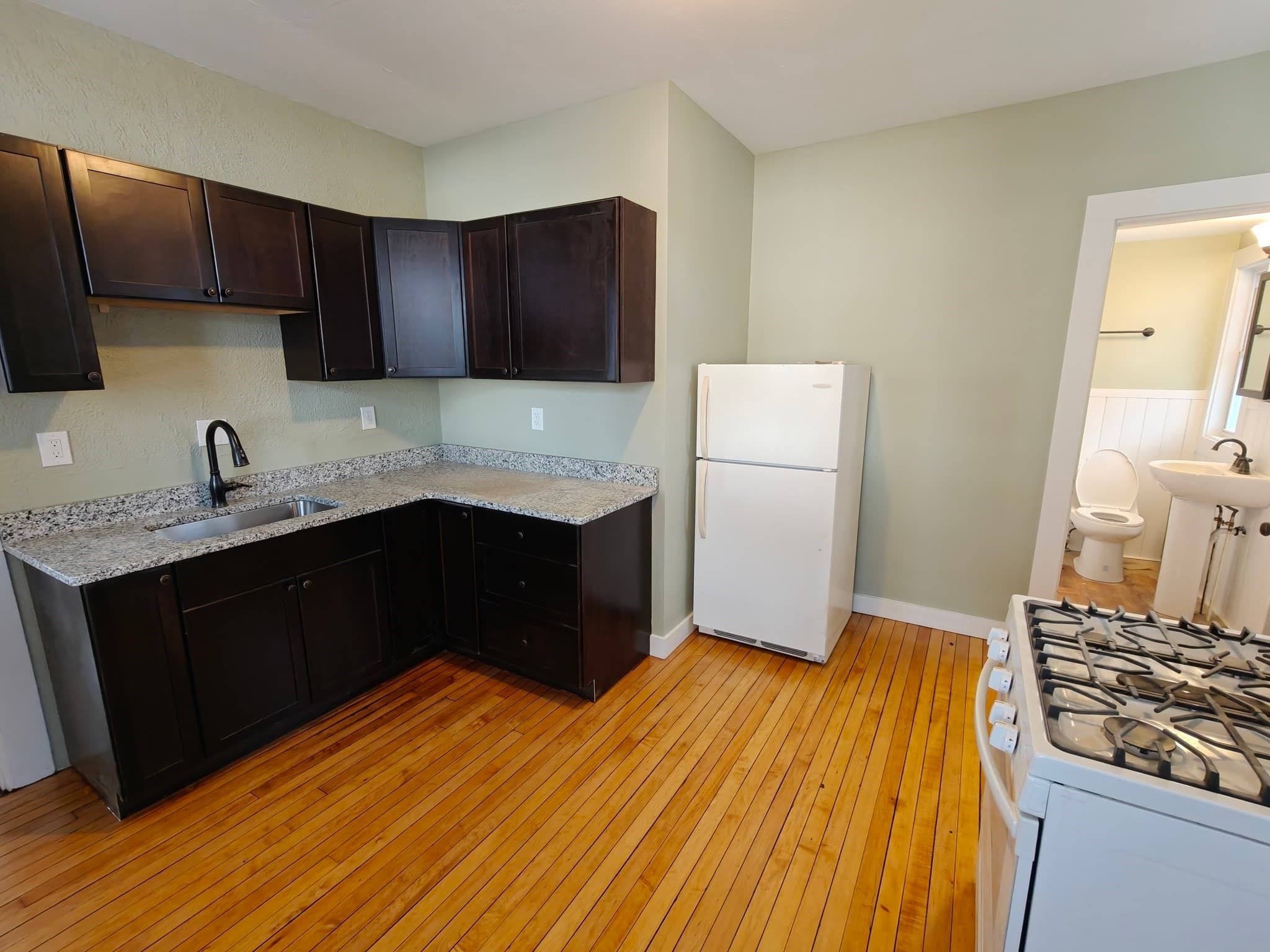 Commercial Sale at 50 Phillips Pl, Northampton MA 01060, photo 4 of 42