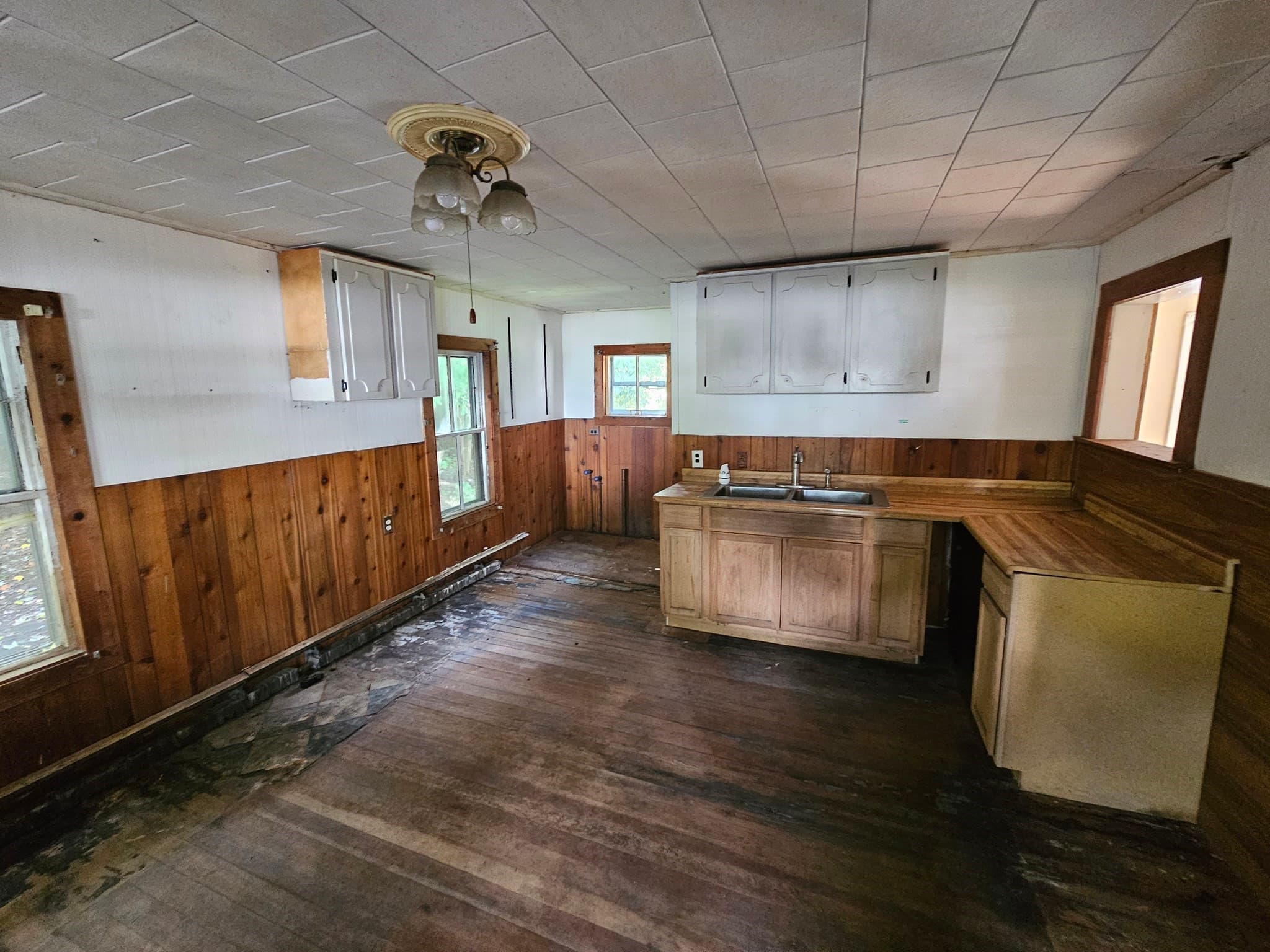 Single Family Residence at 28 Carpenter St, Warren MA 01083, photo 6 of 14