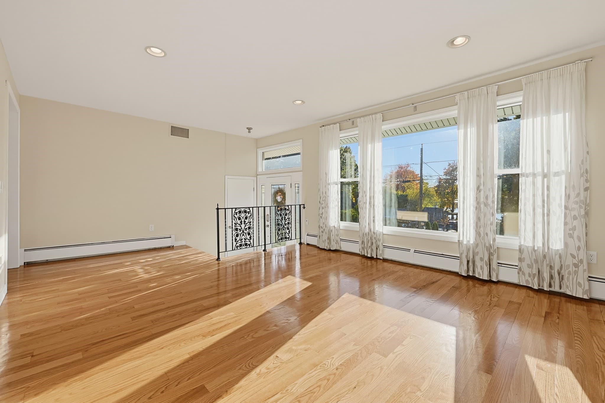 Single Family Residence at 35 Macarthur Dr, Millbury MA 01527, photo 16 of 31