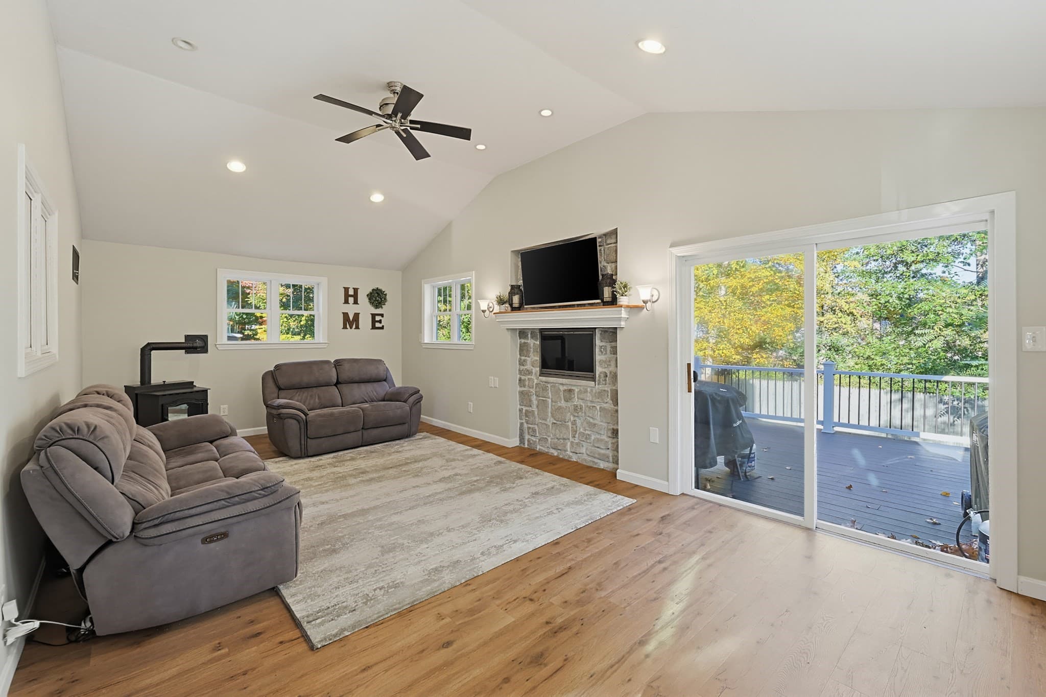 Single Family Residence at 35 Macarthur Dr, Millbury MA 01527, photo 7 of 31